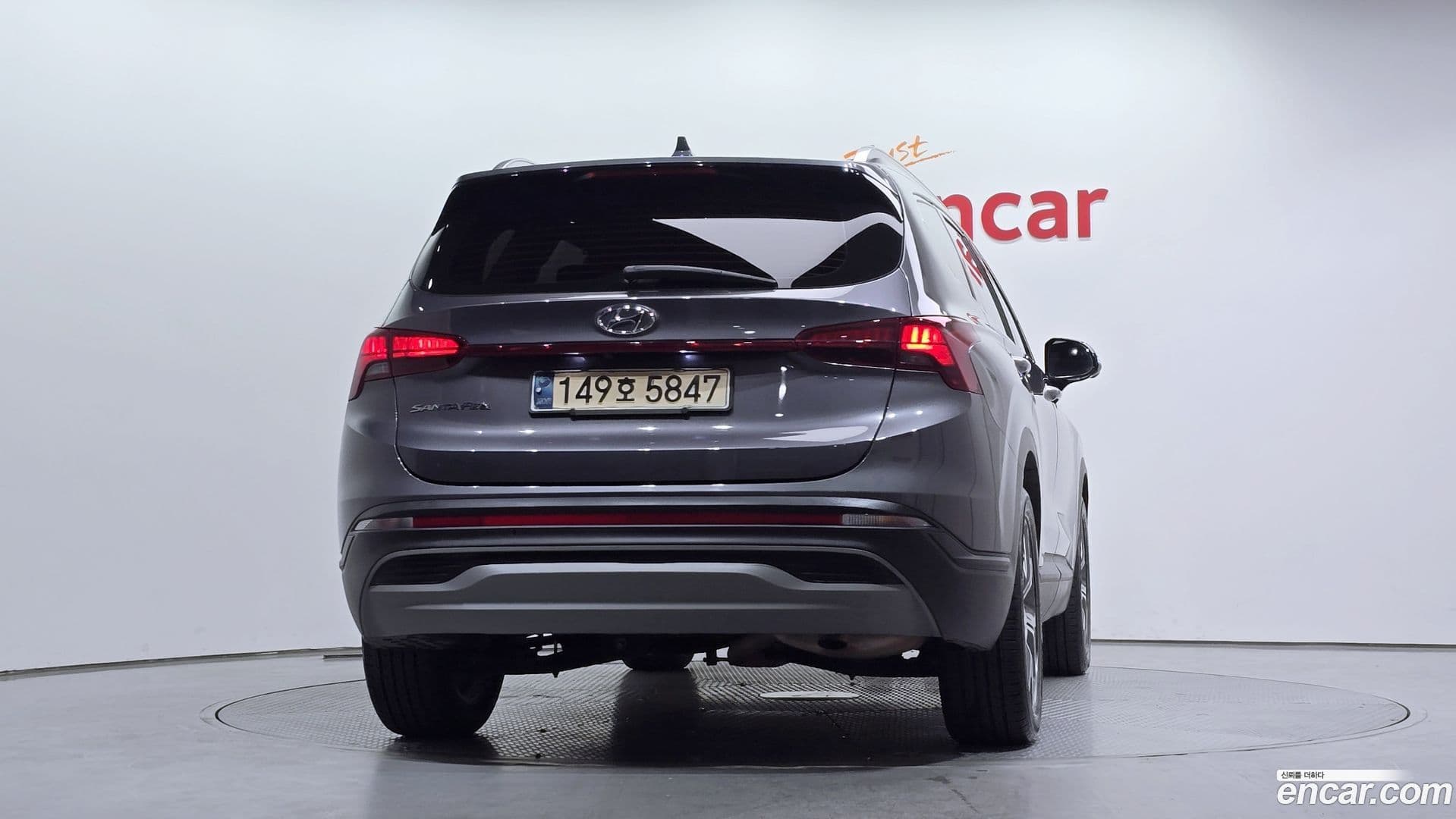 Main__Slider__Photo:Santafe Hyundai 2021.0-3