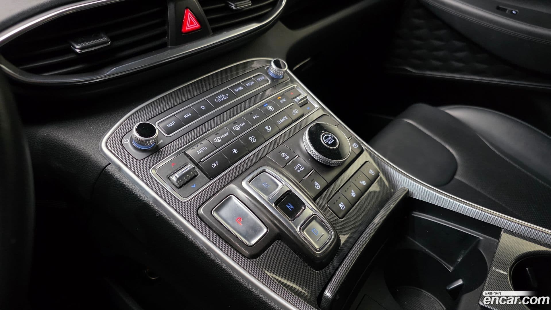 Main__Slider__Photo:Santafe Hyundai 2021.0-8