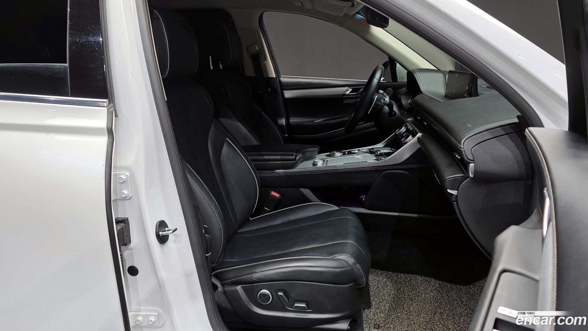 Main__Slider__Photo:GV80 Genesis 2021.0-10