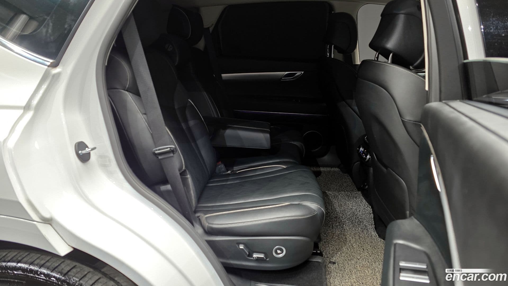 Main__Slider__Photo:GV80 Genesis 2021.0-11