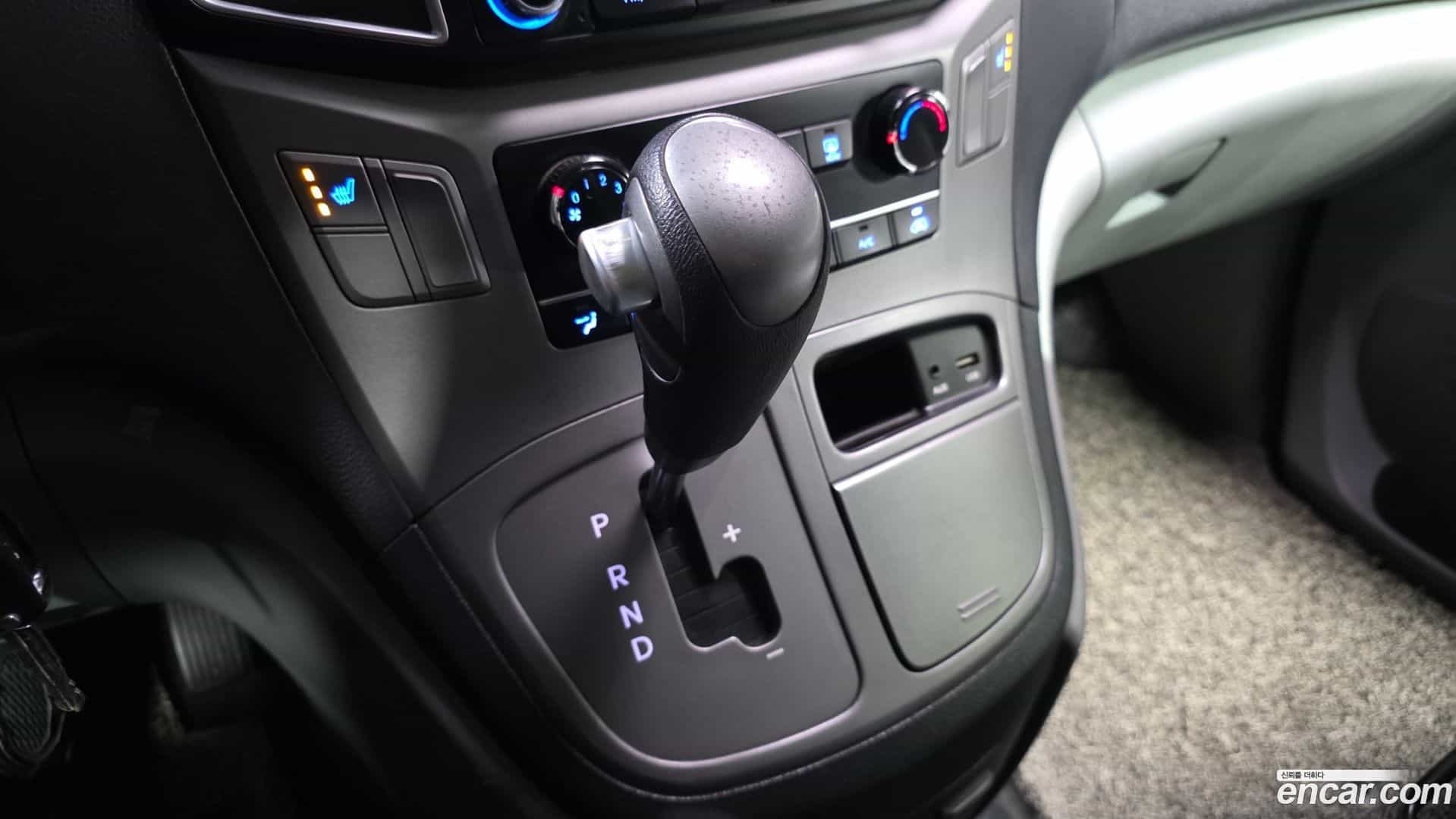 Starex Hyundai 2016.0-INNER-009