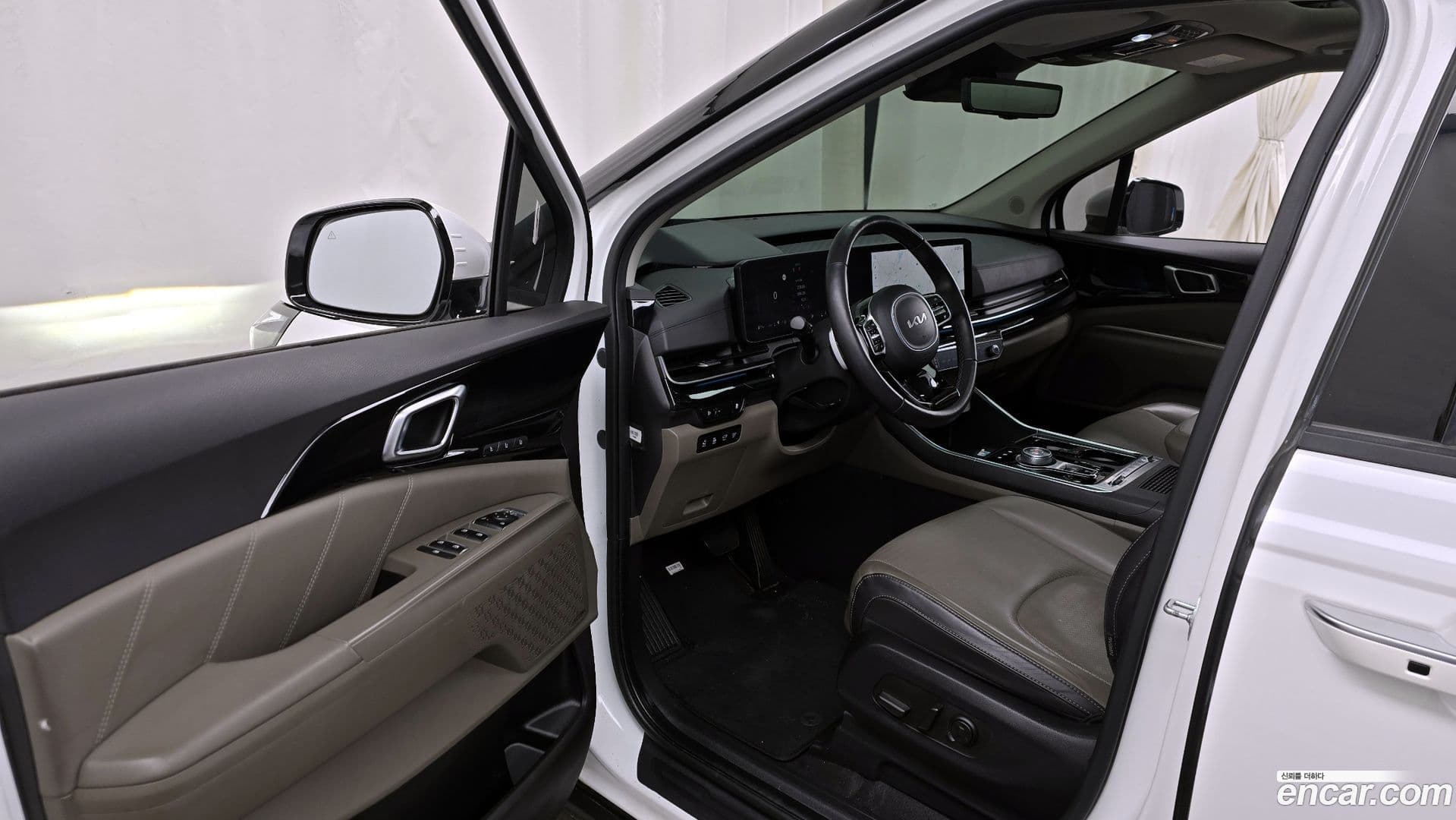 Main__Slider__Photo:Canival Kia 2024.0-9