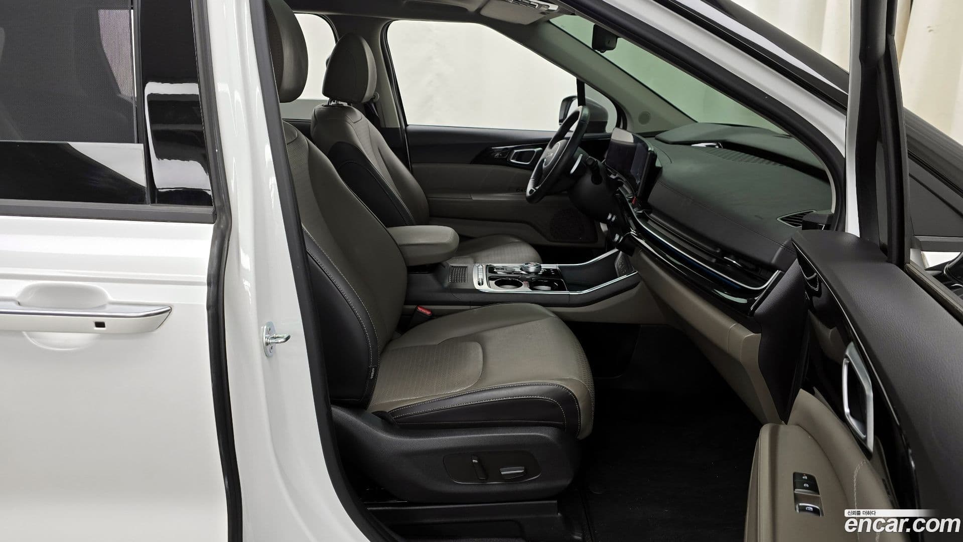 Main__Slider__Photo:Canival Kia 2024.0-10