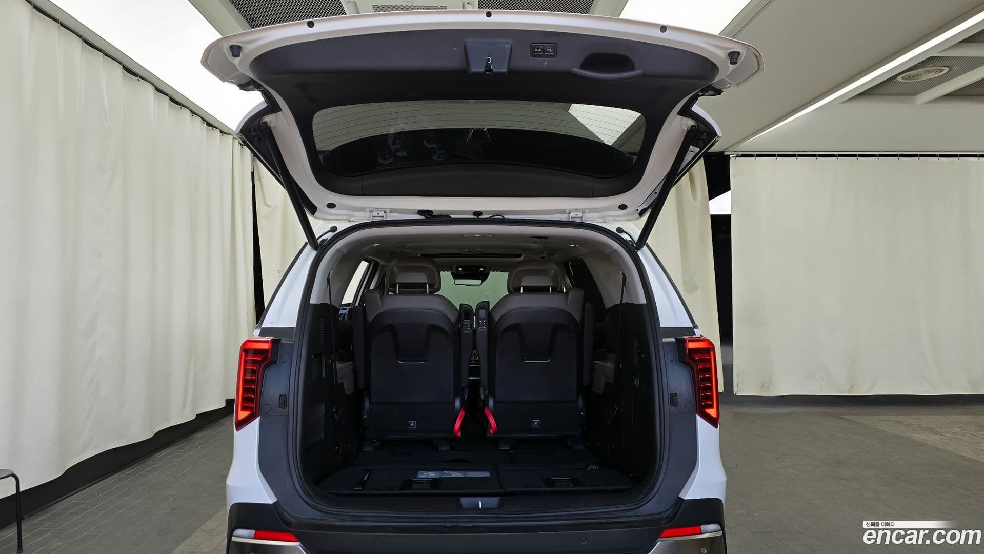 Main__Slider__Photo:Canival Kia 2024.0-19