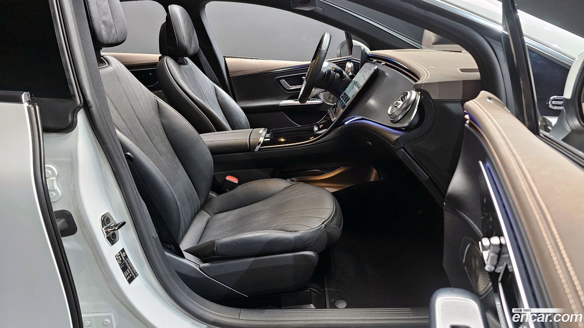 Main__Slider__Photo:EQE Mercedes-Benz 2022.10-10