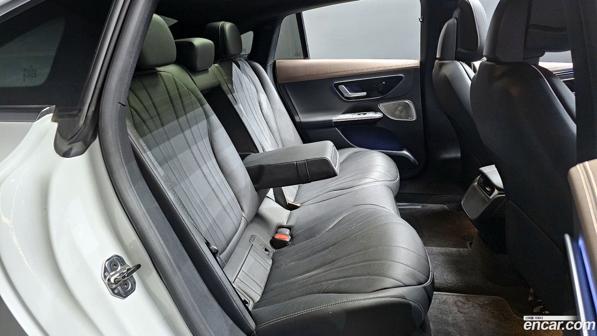 Main__Slider__Photo:EQE Mercedes-Benz 2022.10-11