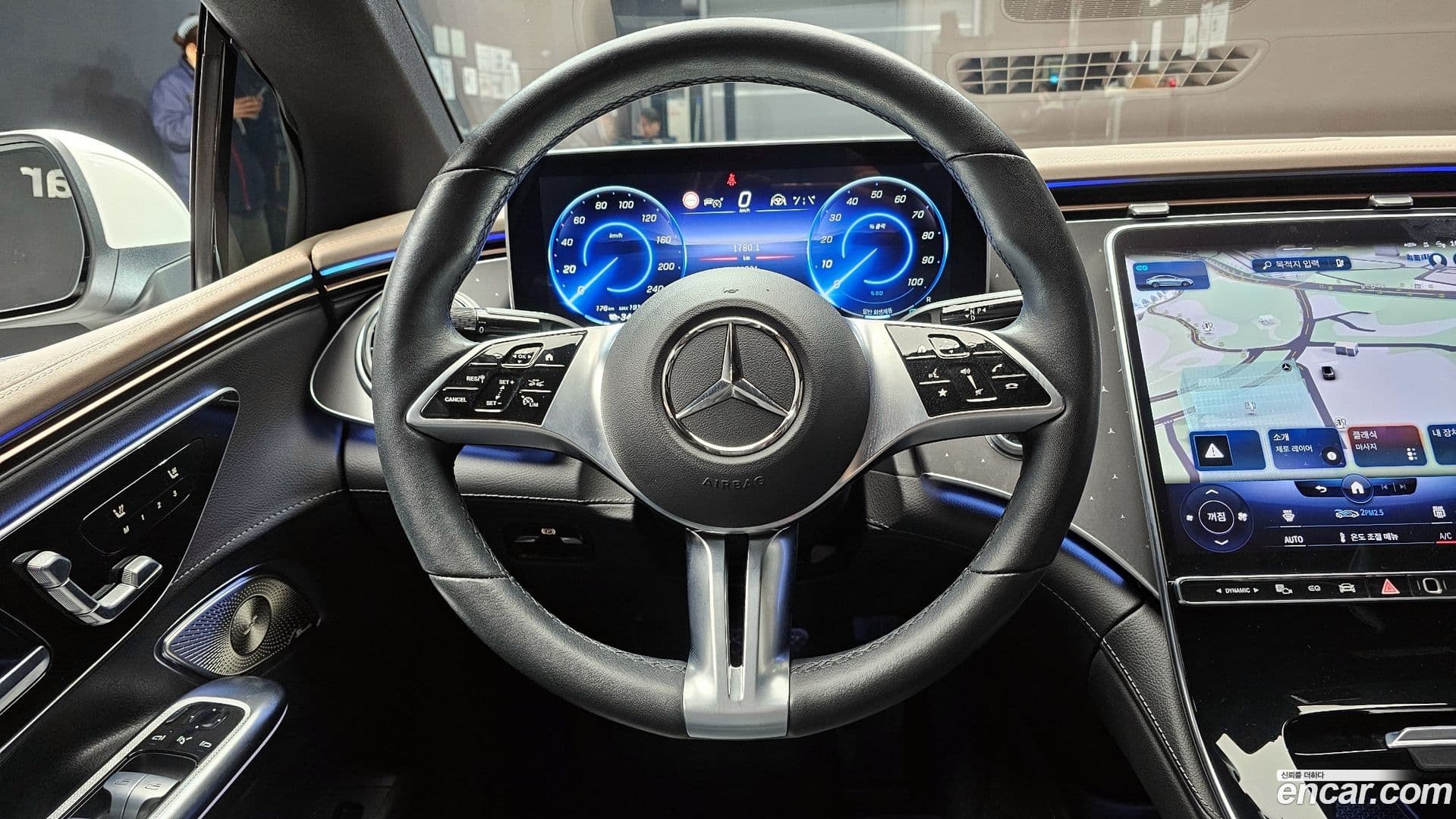 Main__Slider__Photo:EQE Mercedes-Benz 2022.10-13