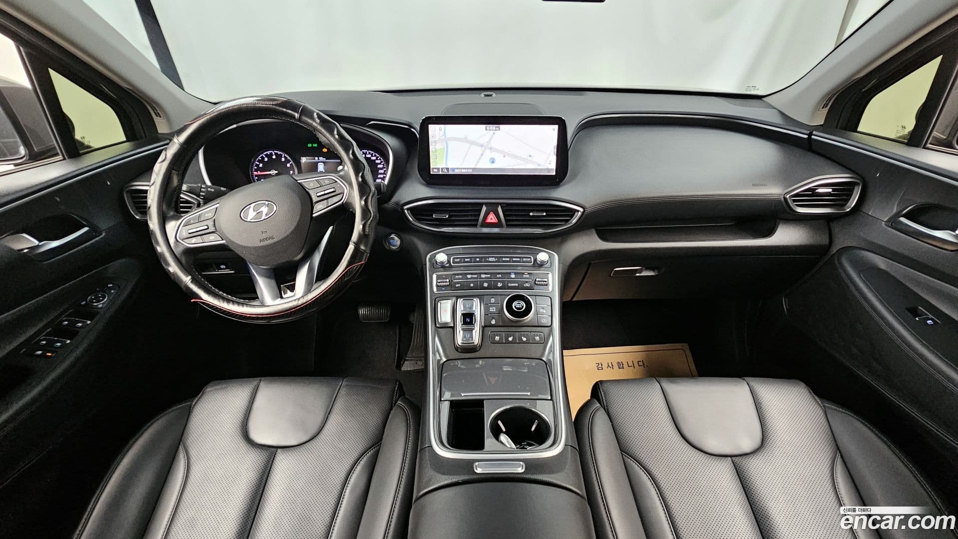 Main__Slider__Photo:Santafe Hyundai 2021.3-6