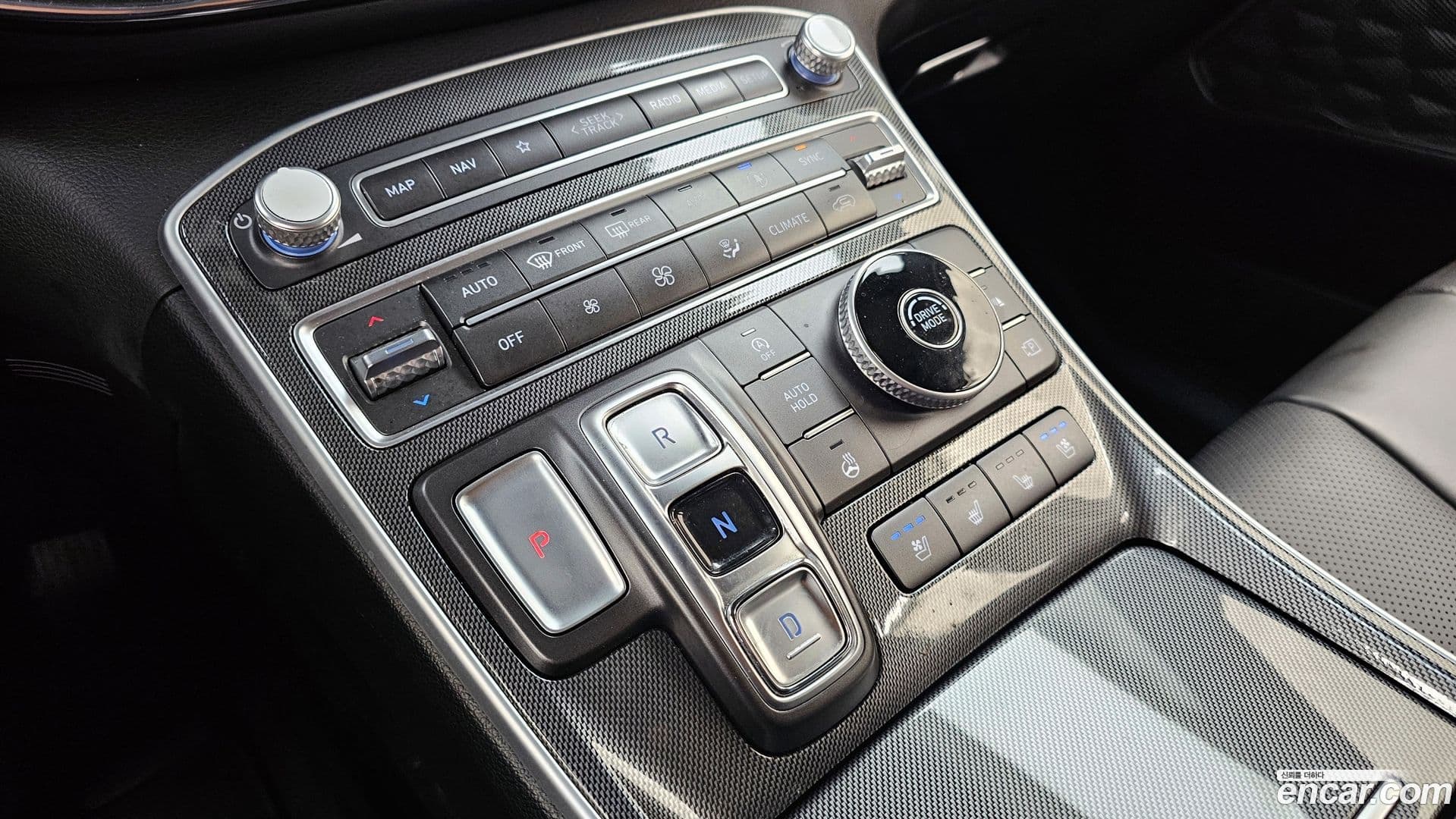 Main__Slider__Photo:Santafe Hyundai 2021.3-8