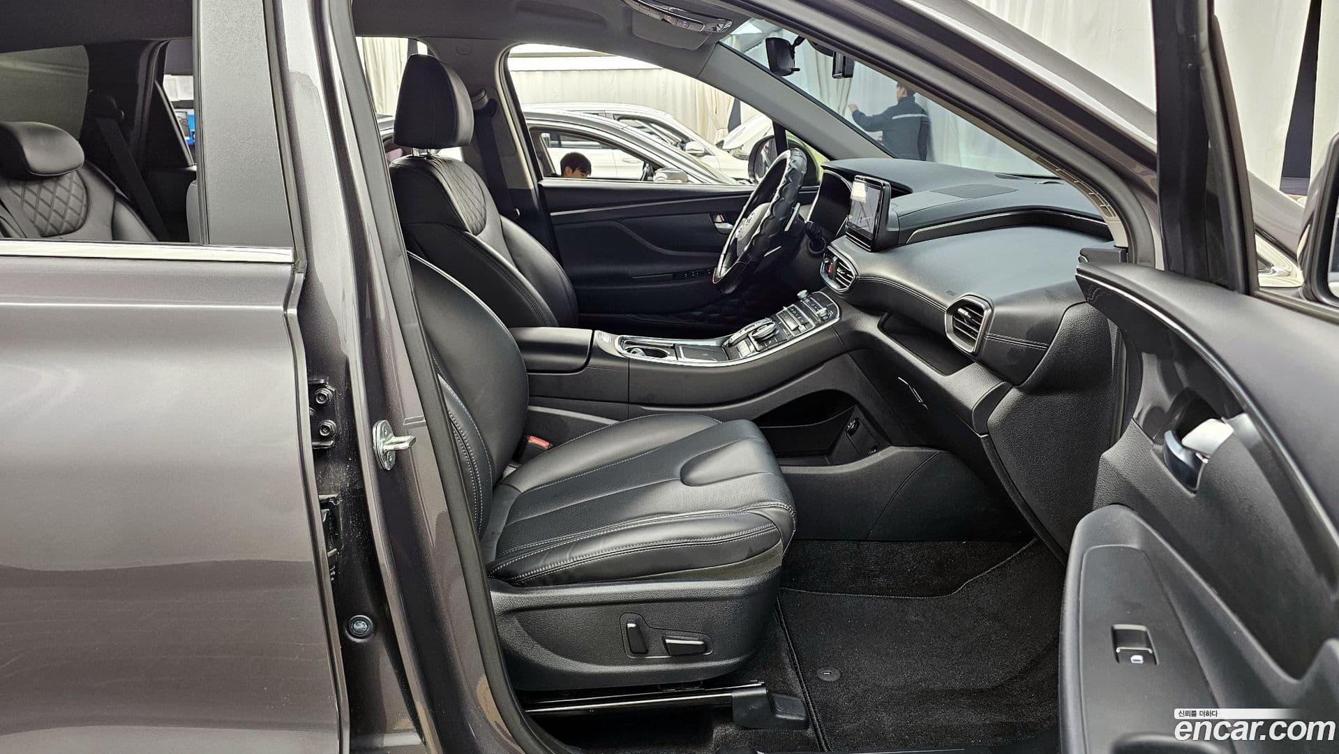 Main__Slider__Photo:Santafe Hyundai 2021.3-9