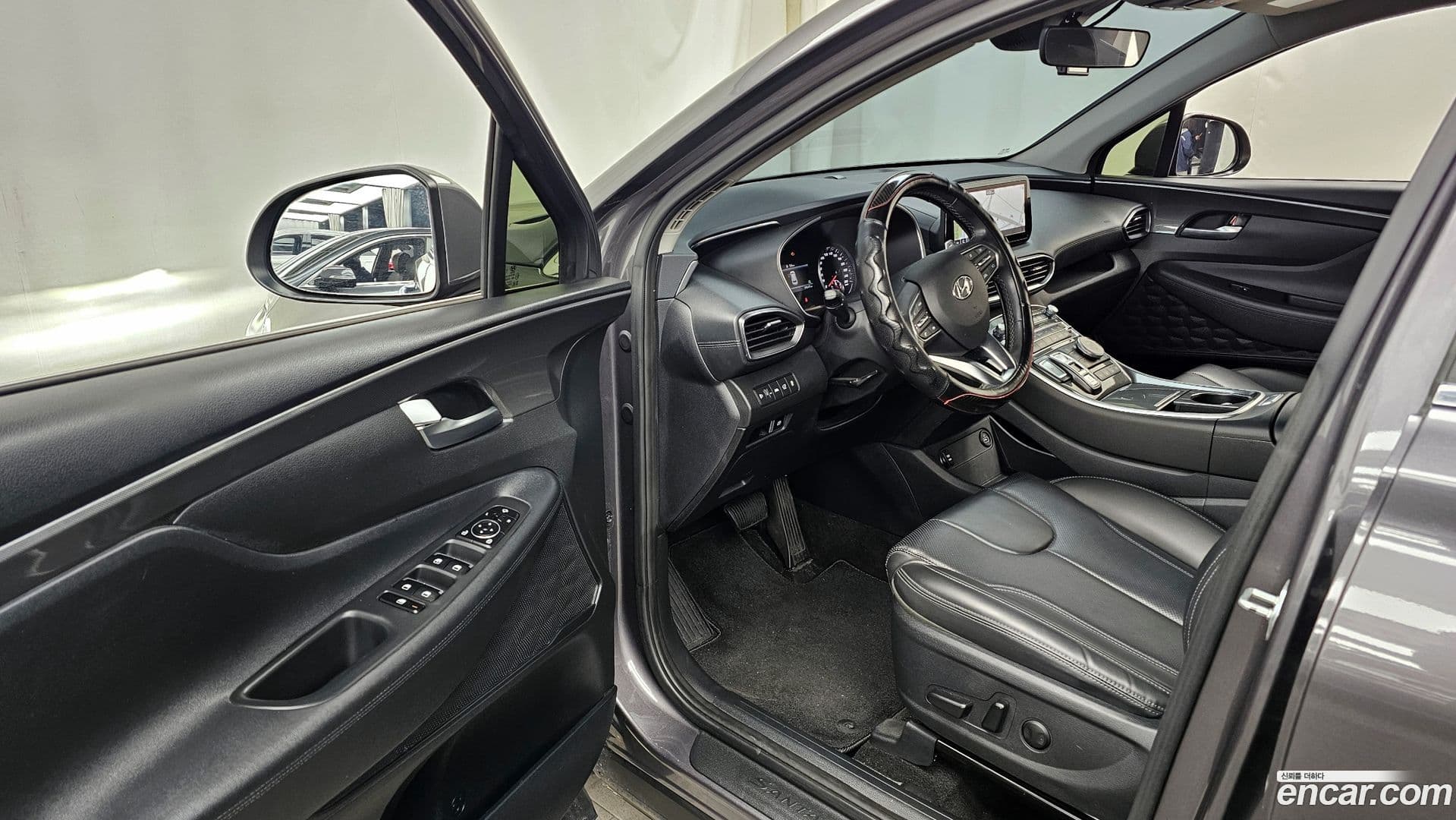 Main__Slider__Photo:Santafe Hyundai 2021.3-10