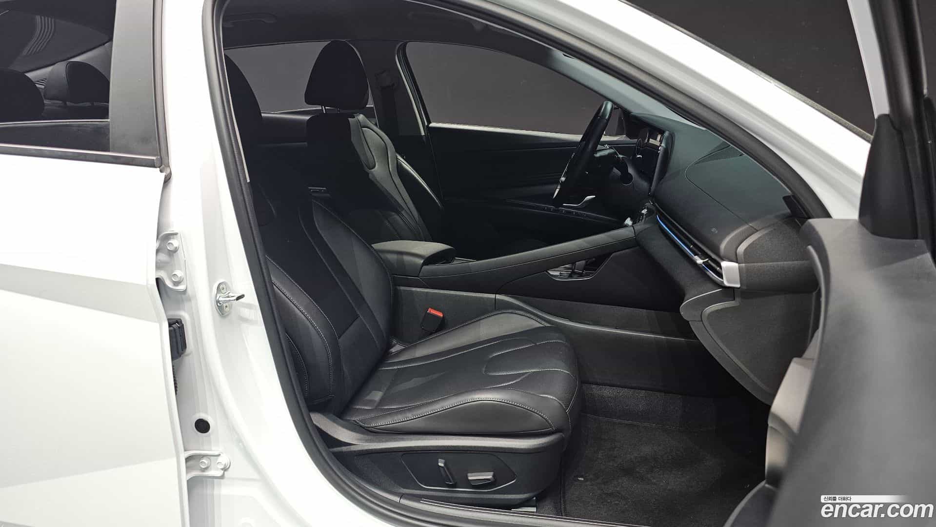 AVANTE Hyundai 2023.1-INNER-010