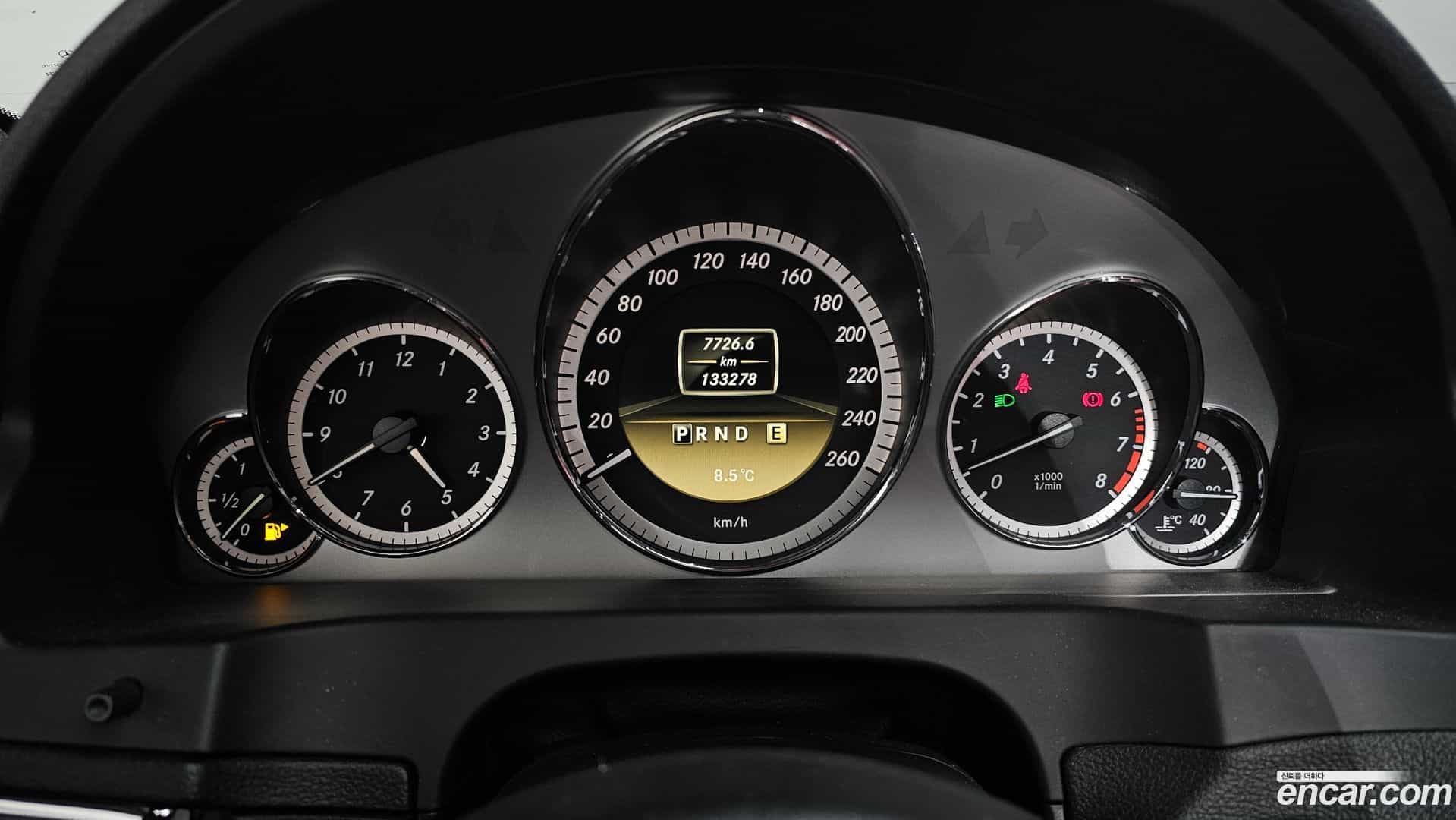 E-Class Mercedes-Benz 2012.11-INNER-008