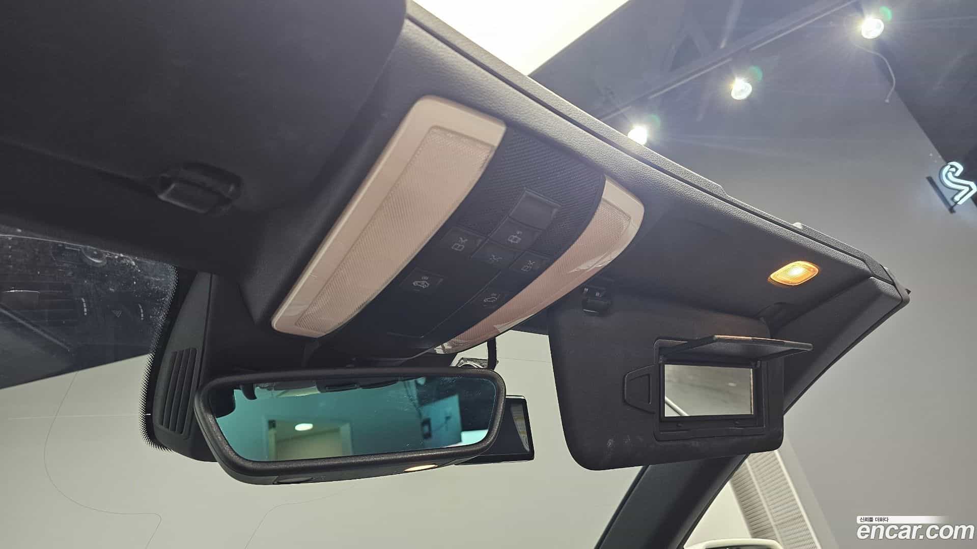 E-Class Mercedes-Benz 2012.11-OPTION-023