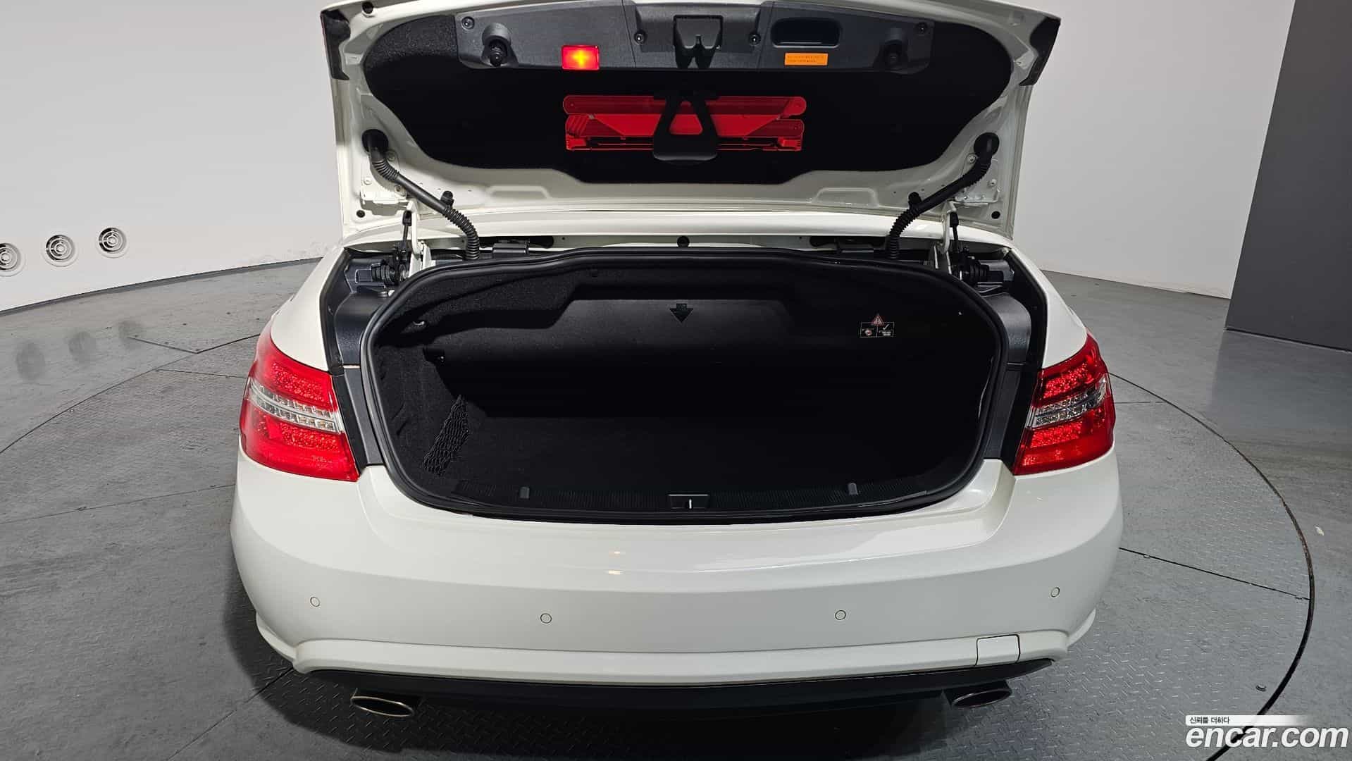 E-Class Mercedes-Benz 2012.11-OPTION-024