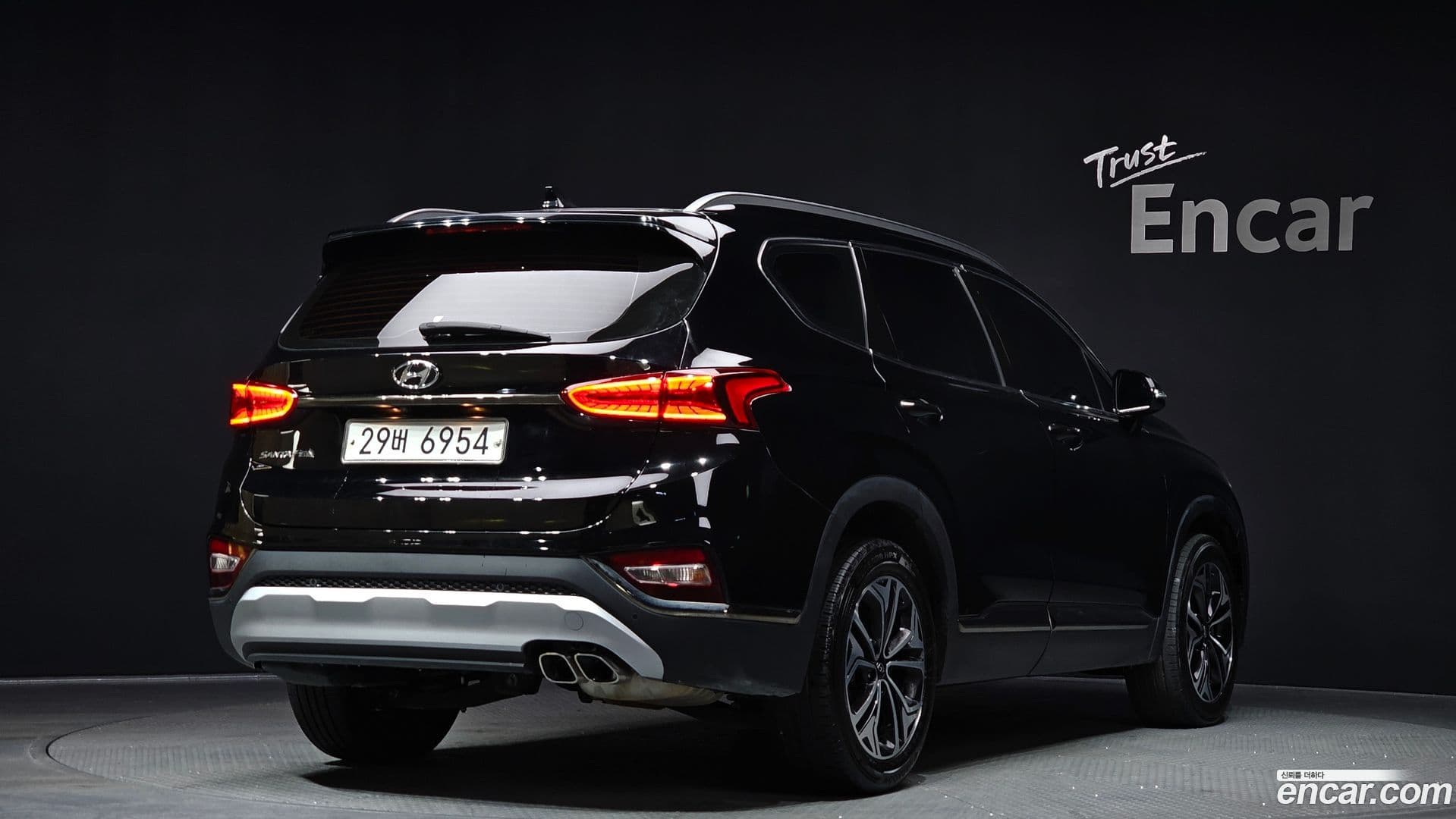 Main__Slider__Photo:Santafe Hyundai 2019.6-1