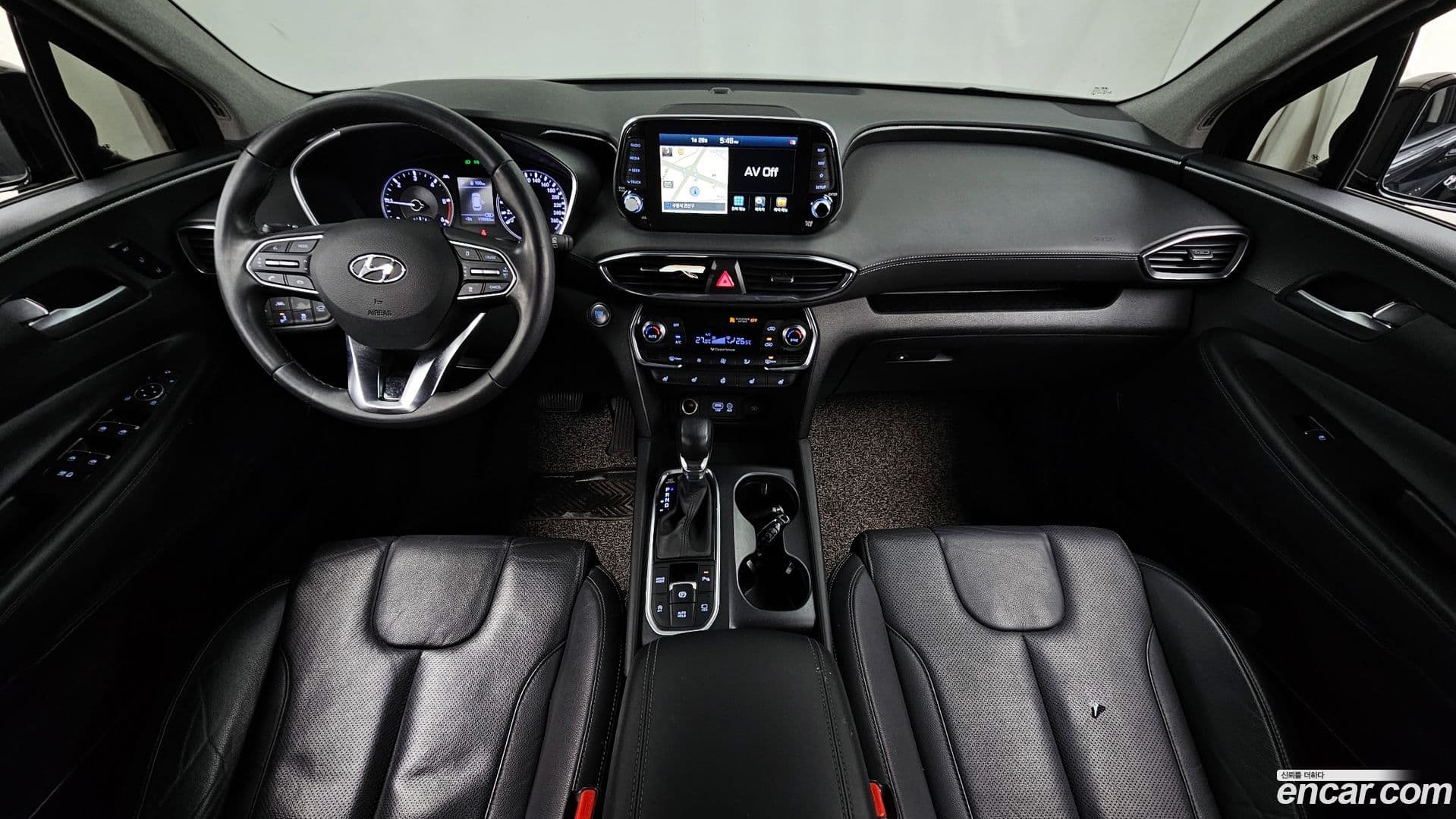 Main__Slider__Photo:Santafe Hyundai 2019.6-6