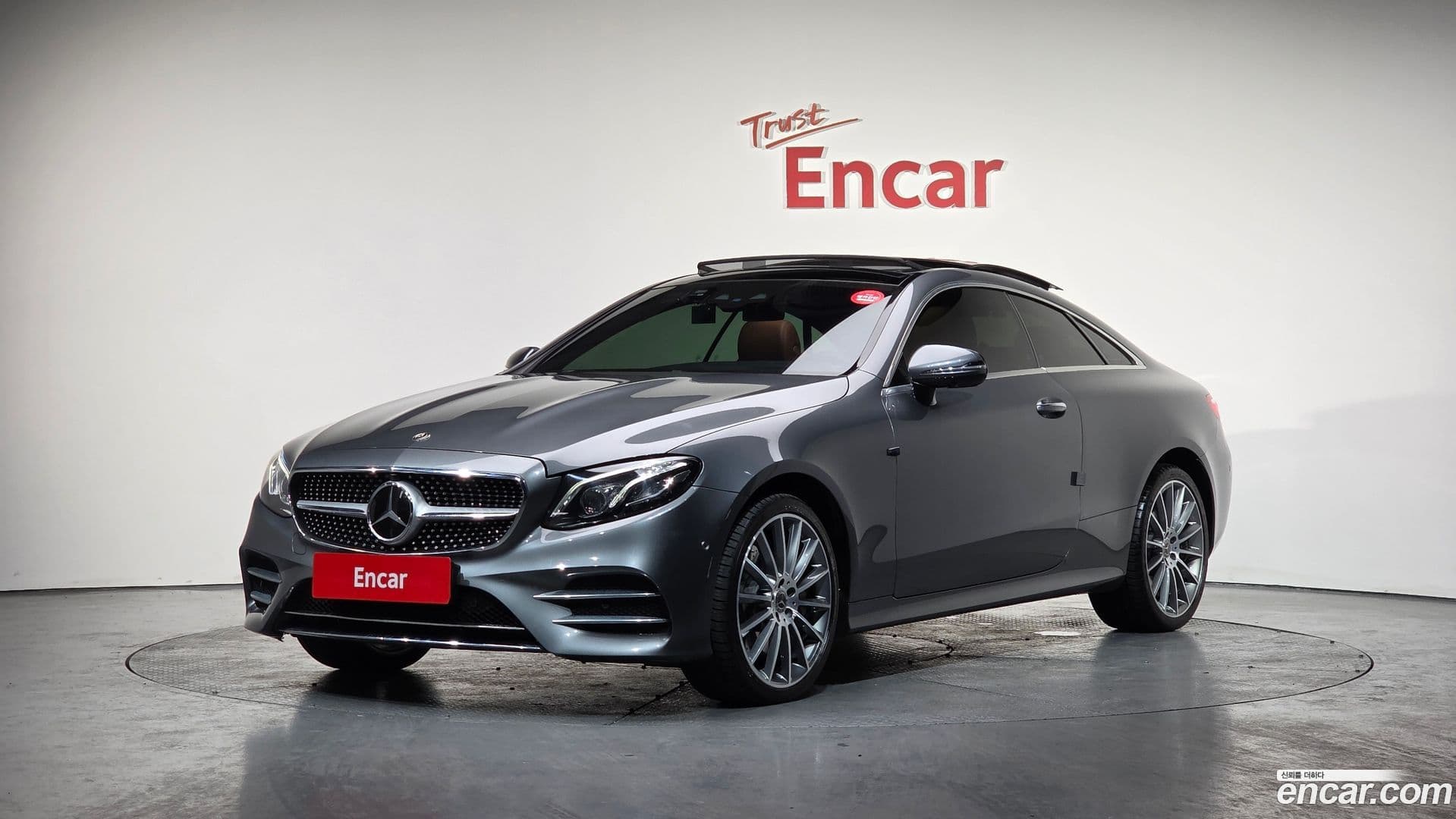 Main__Slider__Photo:E-Class Mercedes-Benz 2017.11-0