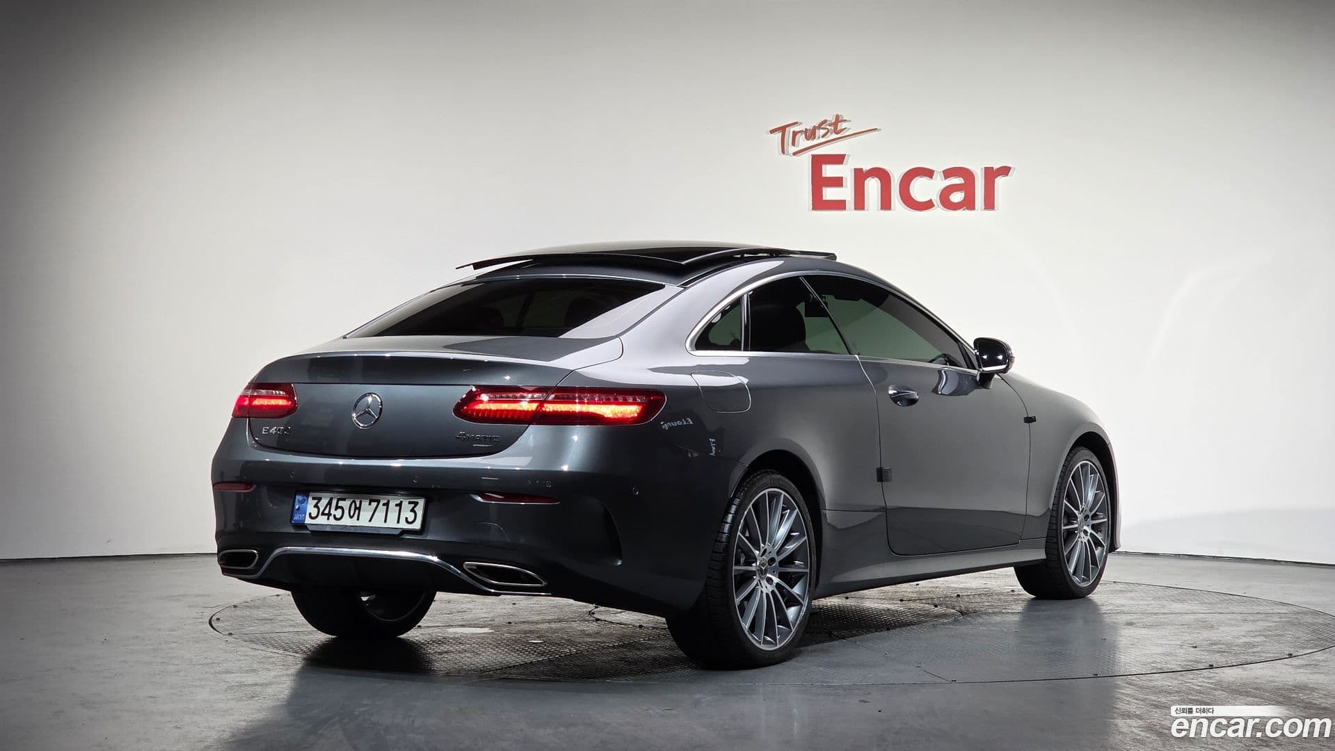 Main__Slider__Photo:E-Class Mercedes-Benz 2017.11-1