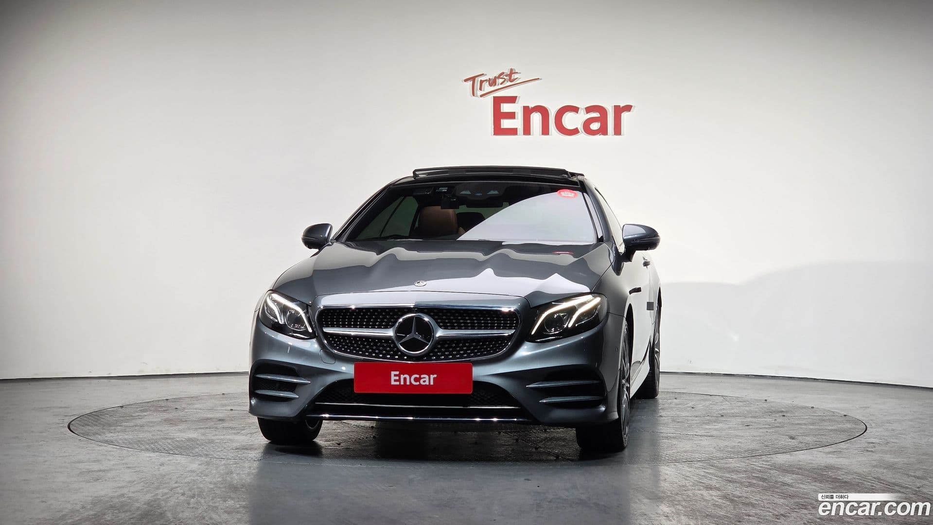 Main__Slider__Photo:E-Class Mercedes-Benz 2017.11-2