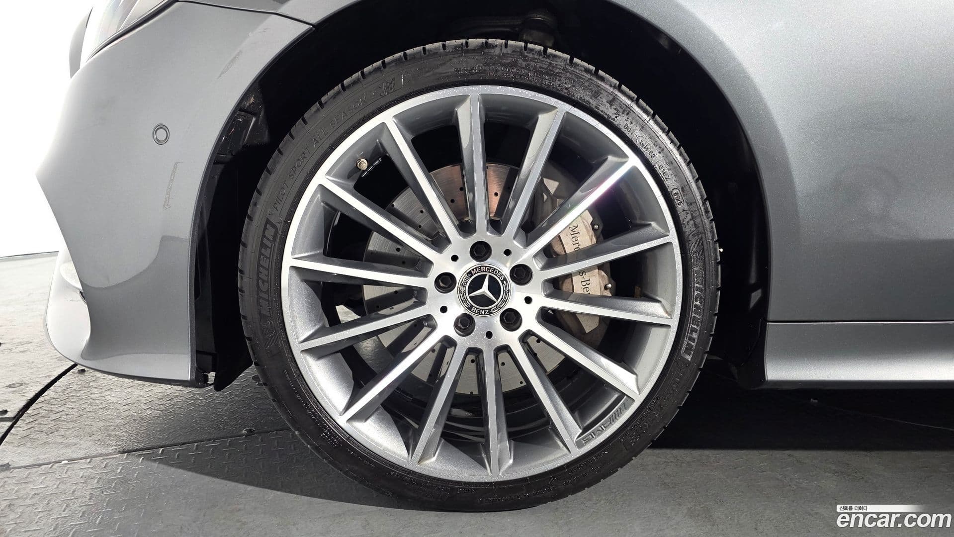 Main__Slider__Photo:E-Class Mercedes-Benz 2017.11-4