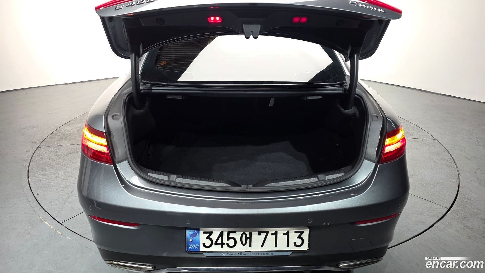 Main__Slider__Photo:E-Class Mercedes-Benz 2017.11-19