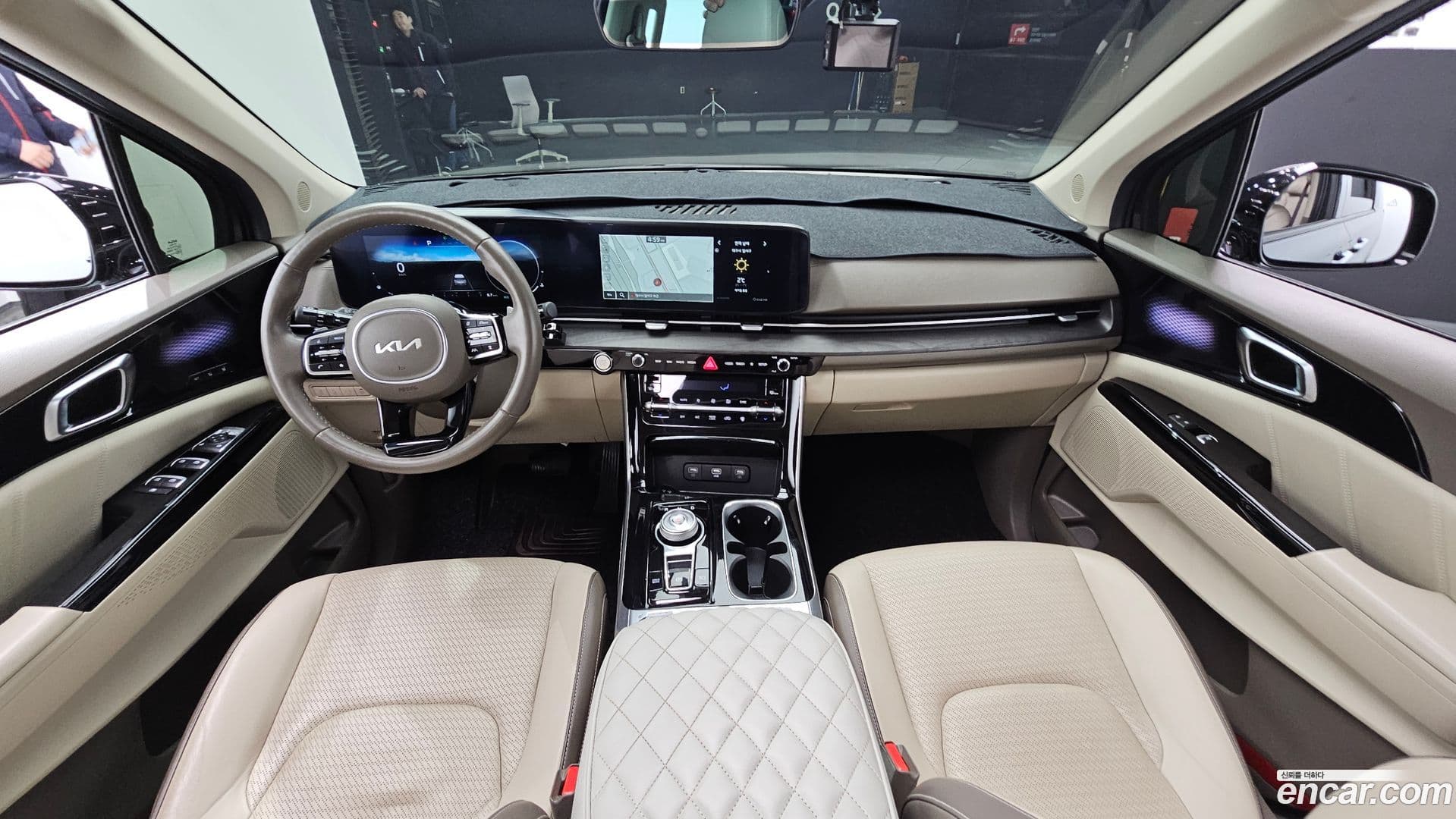 Main__Slider__Photo:Canival Kia 2023.0-6