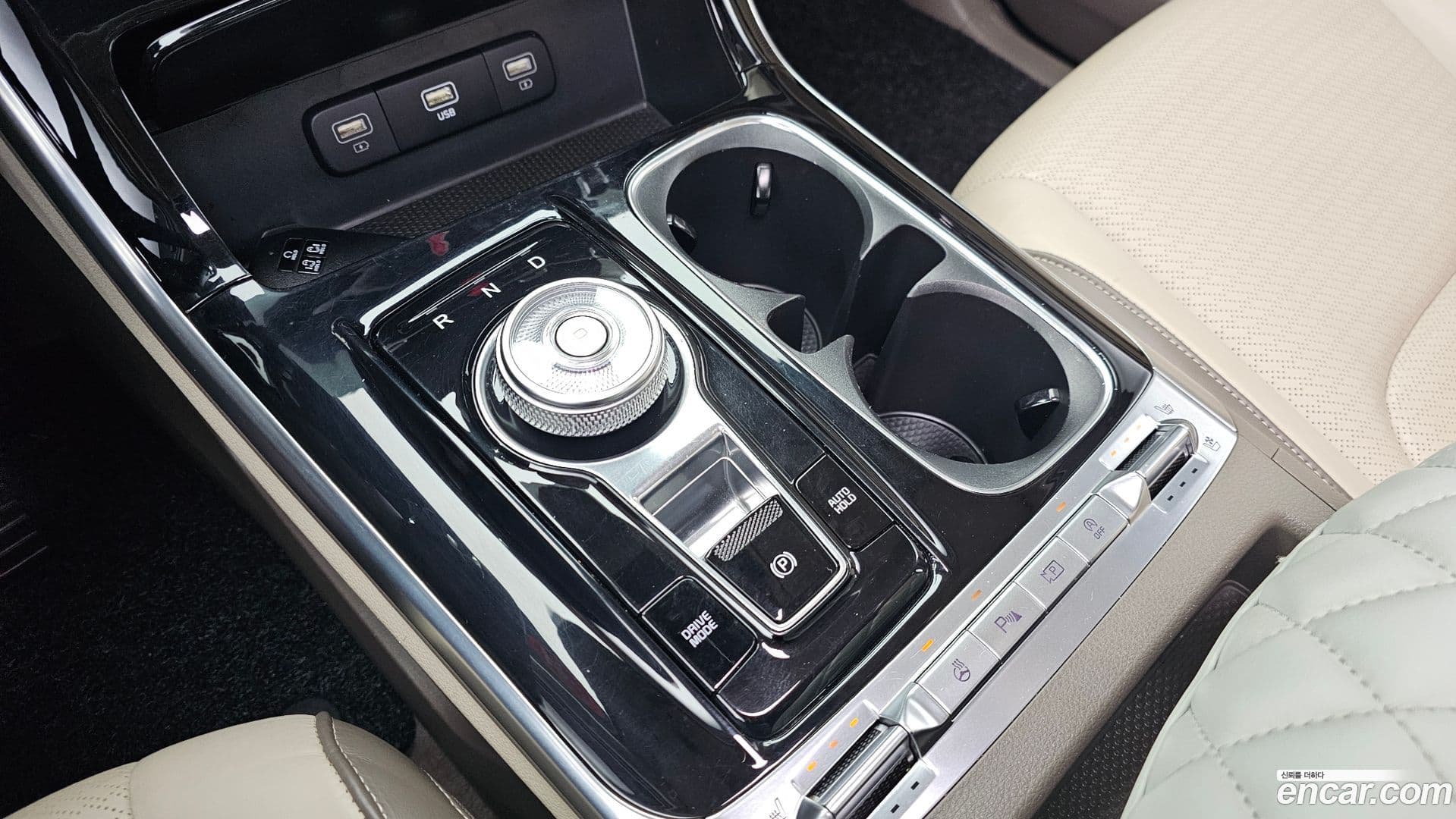 Main__Slider__Photo:Canival Kia 2023.0-8