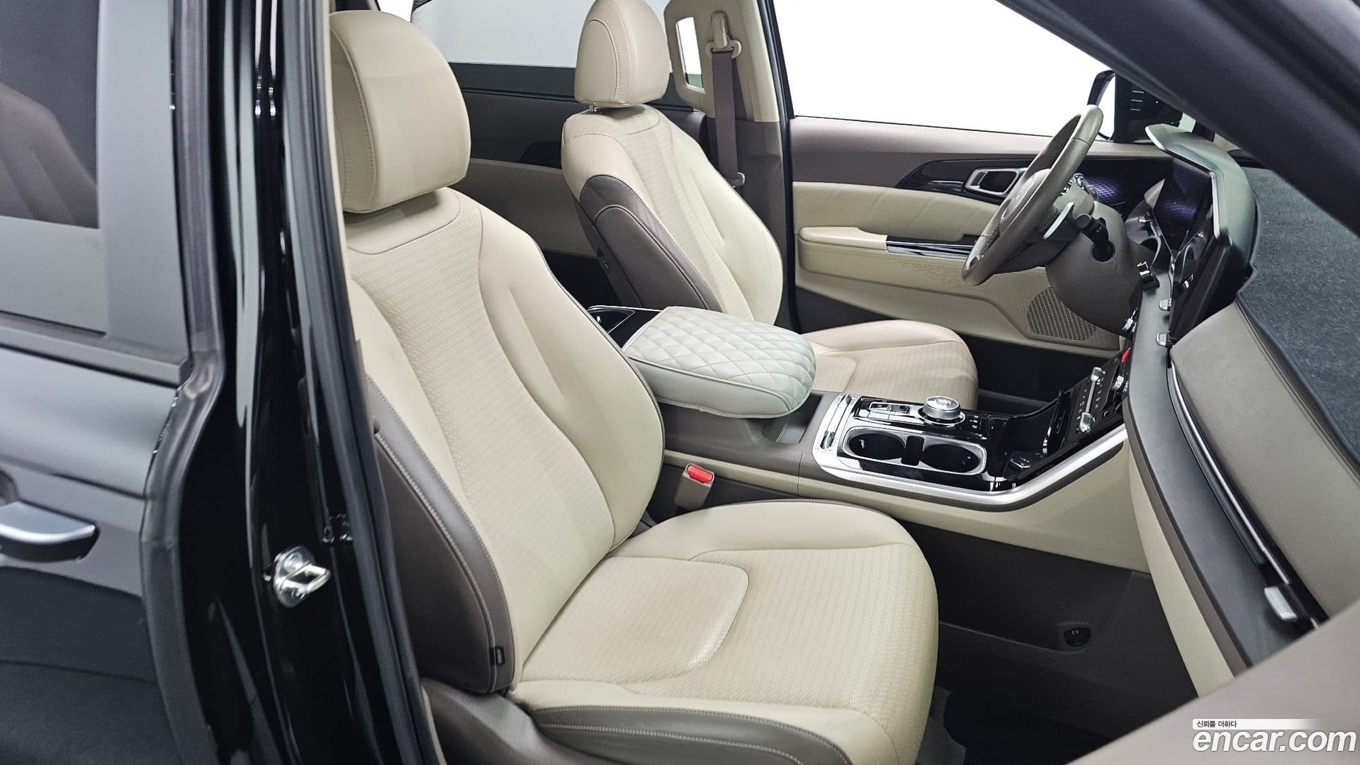 Main__Slider__Photo:Canival Kia 2023.0-9