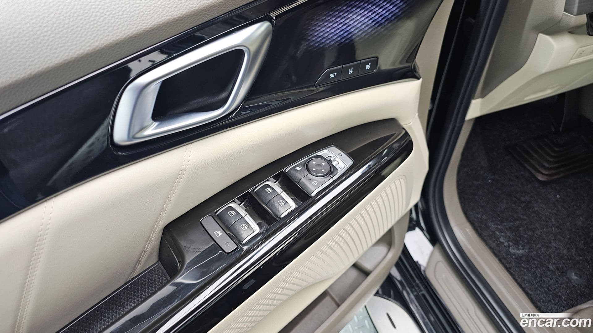 Main__Slider__Photo:Canival Kia 2023.0-16