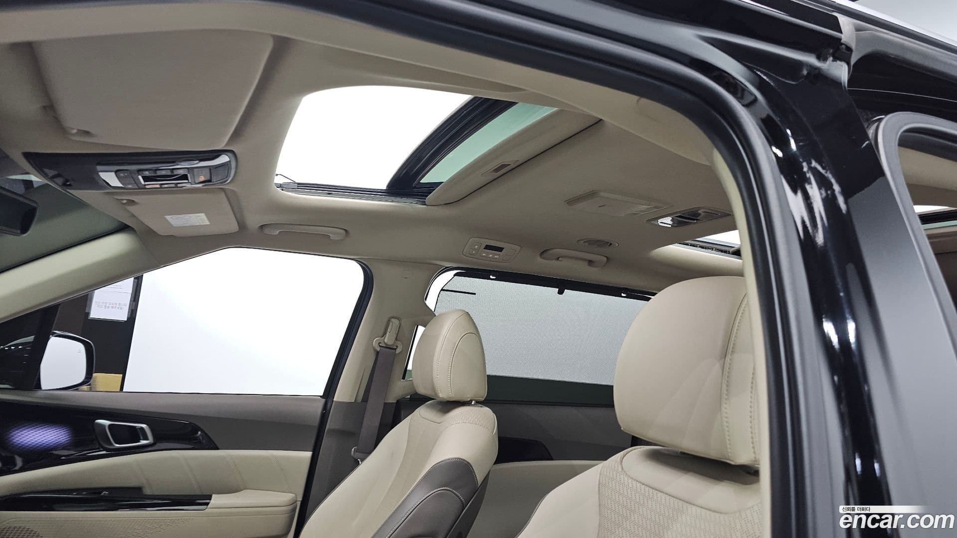 Main__Slider__Photo:Canival Kia 2023.0-18