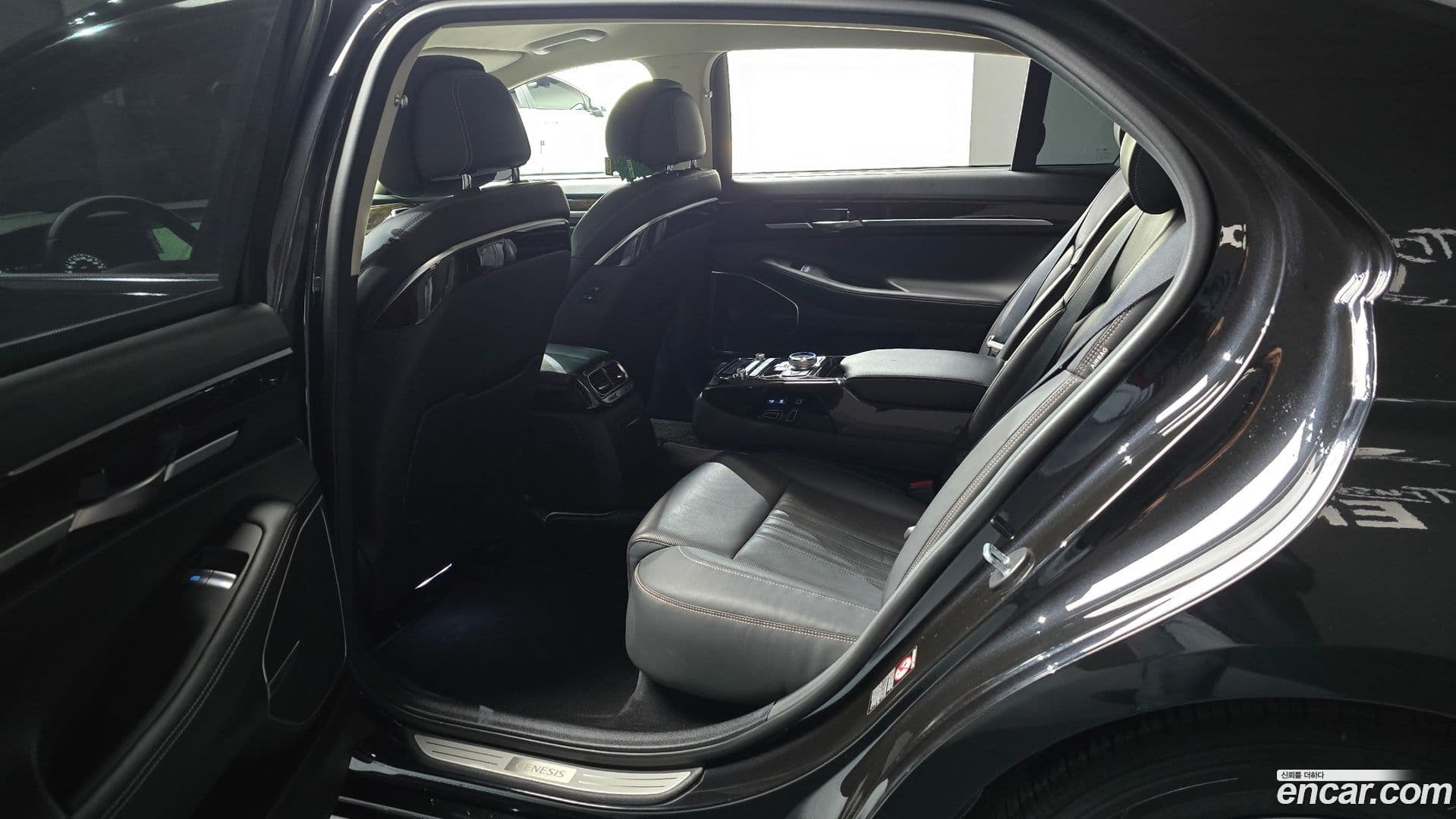 Main__Slider__Photo:G90 Genesis 2019.3-10