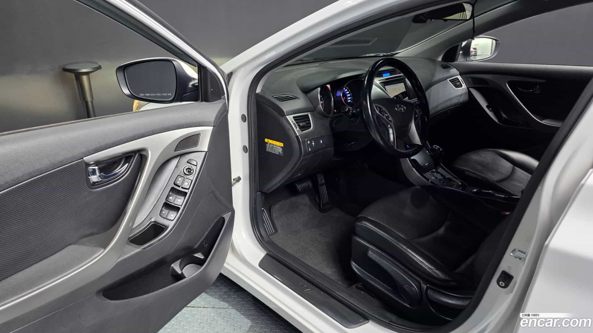 AVANTE Hyundai 2012.7-INNER-010