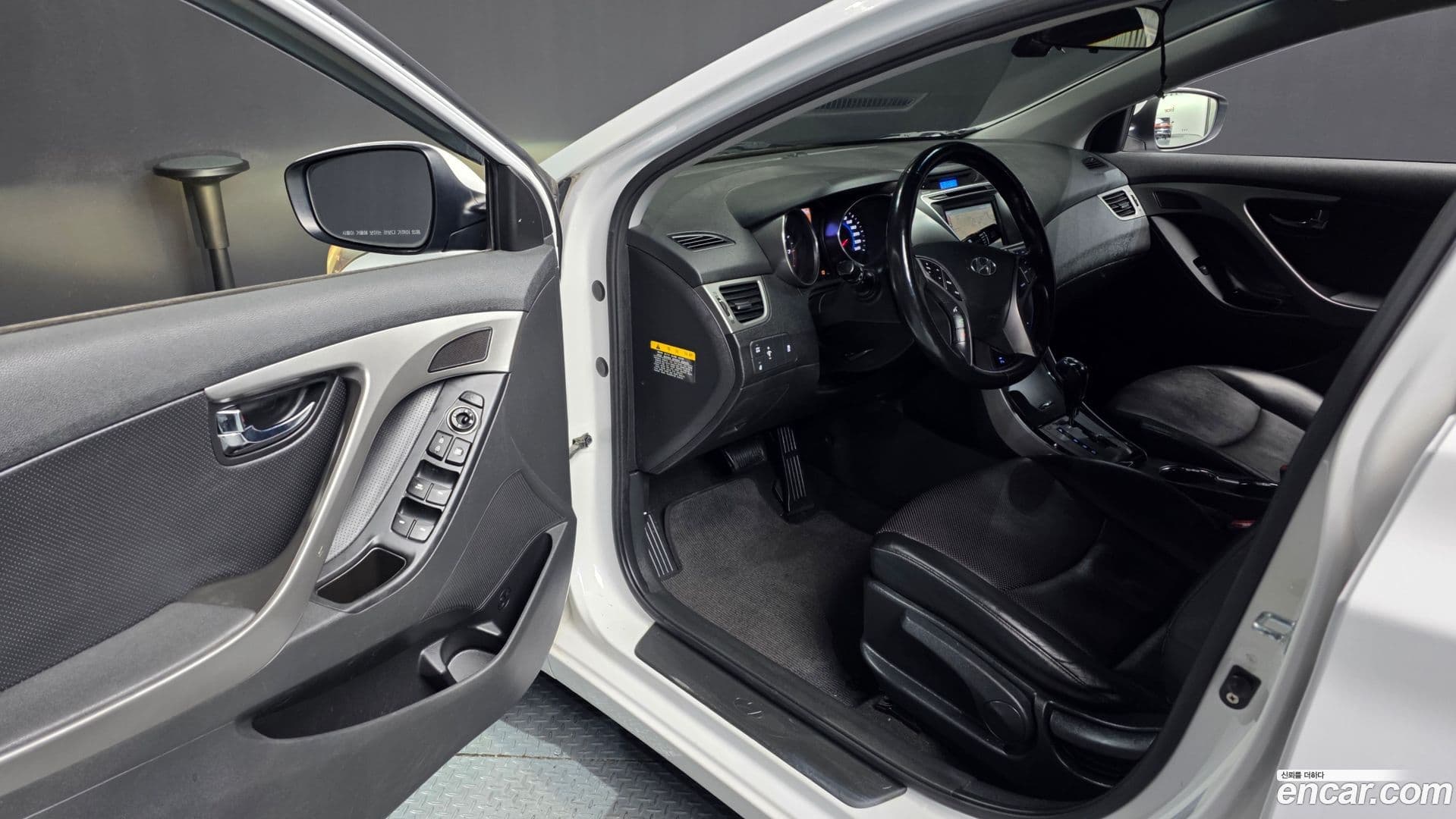 Main__Slider__Photo:AVANTE Hyundai 2012.7-9