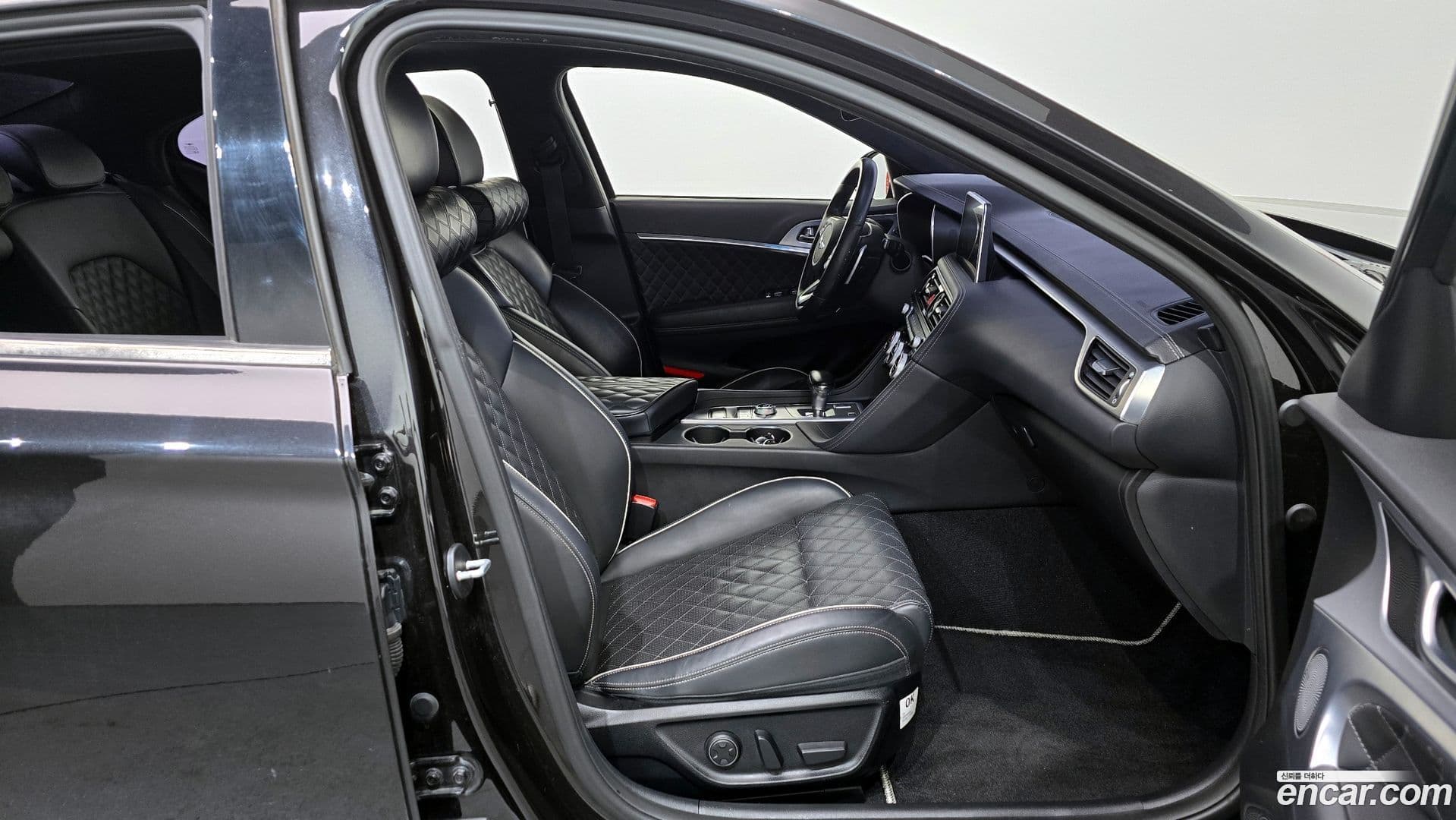 Main__Slider__Photo:G70 Genesis 2018.7-10