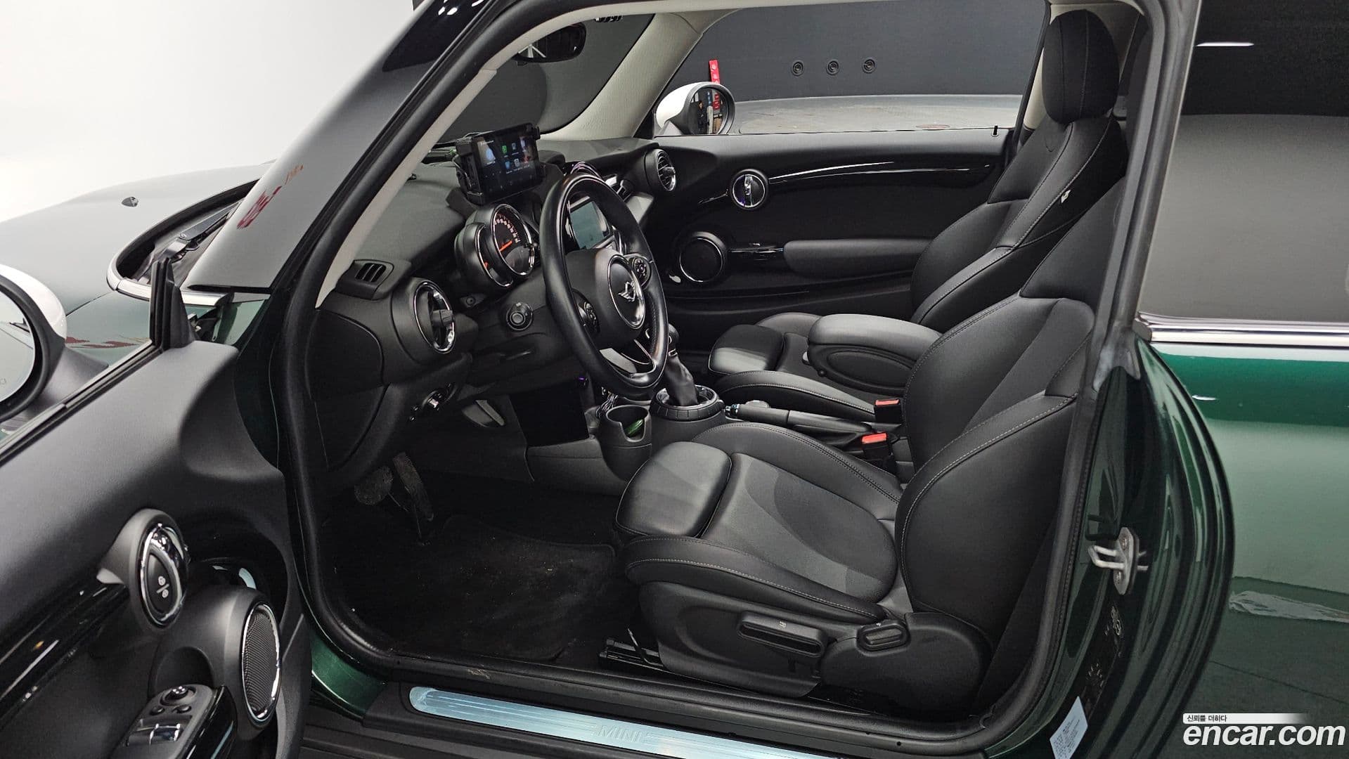 Main__Slider__Photo:Cooper Mini 2015.0-10