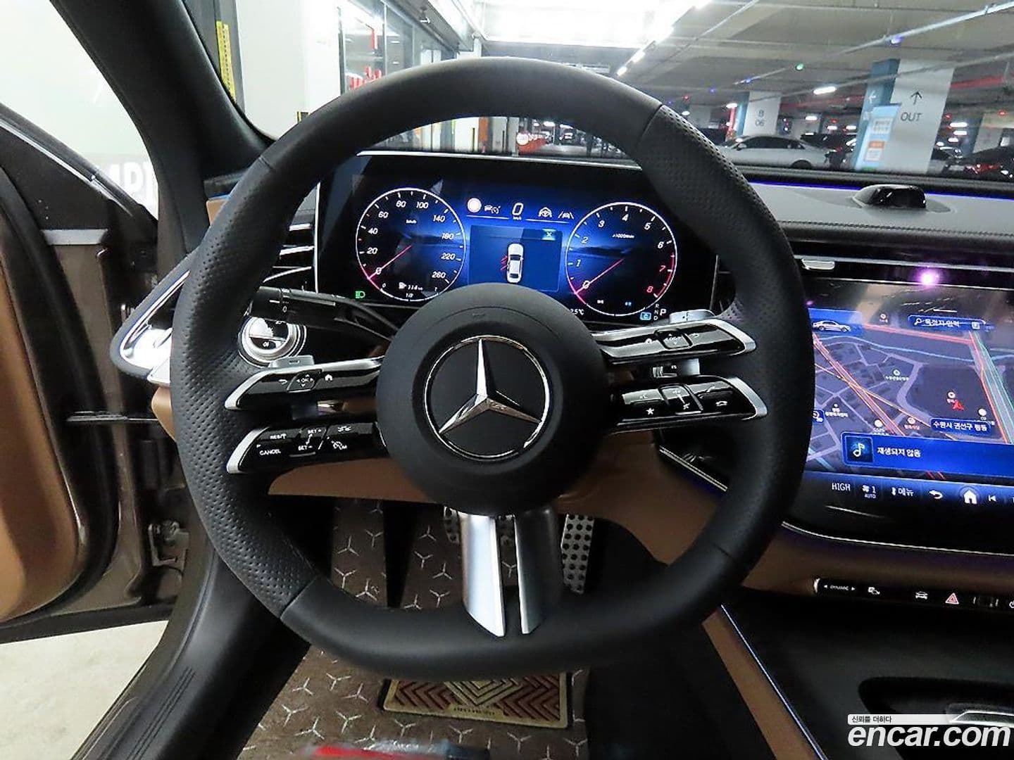 Main__Slider__Photo:E-Class Mercedes-Benz 2025.5-7