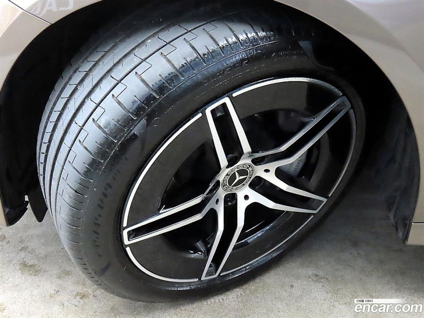 Main__Slider__Photo:E-Class Mercedes-Benz 2025.5-19