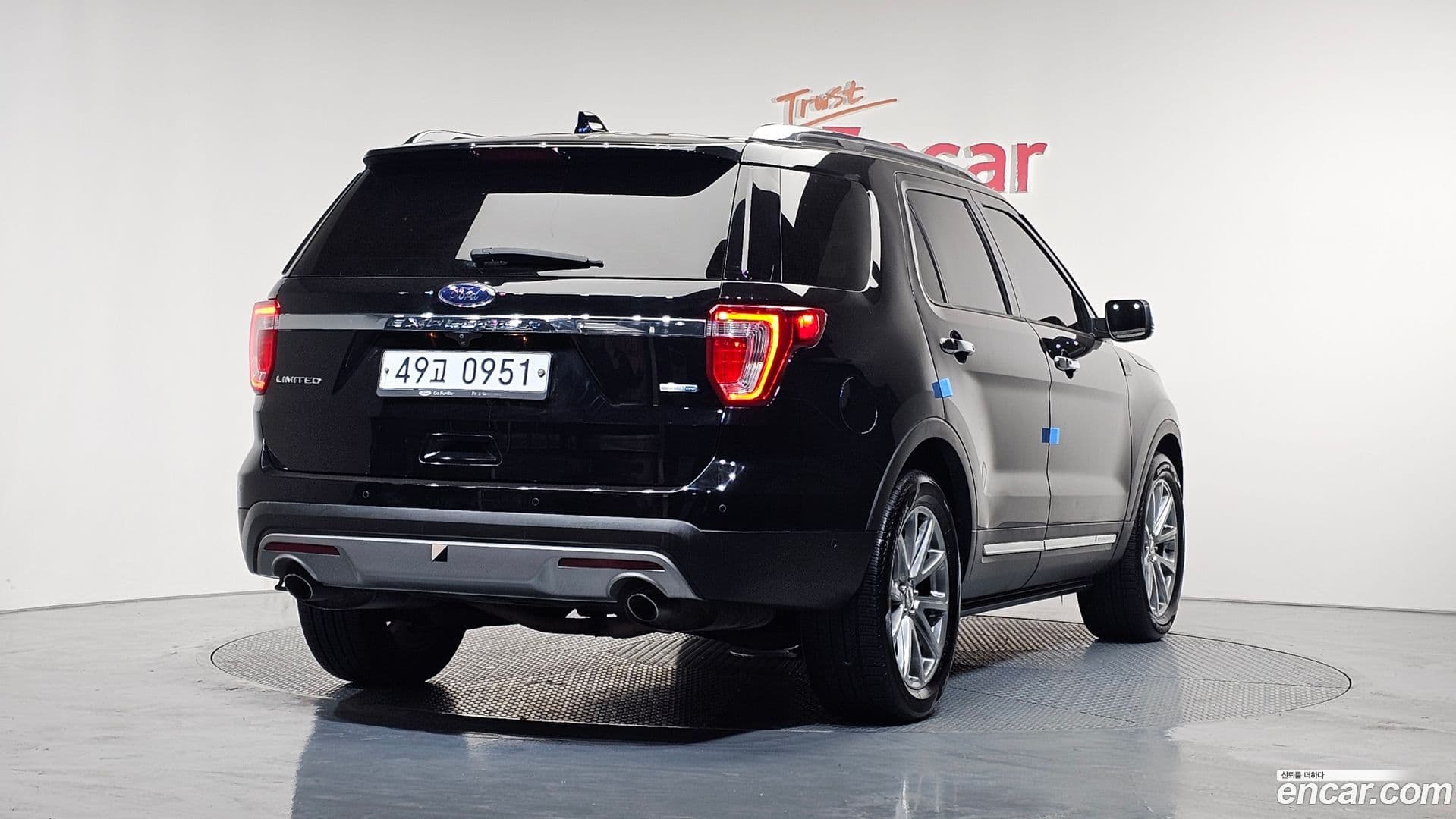 Main__Slider__Photo:Explorer Ford 2016.2-1