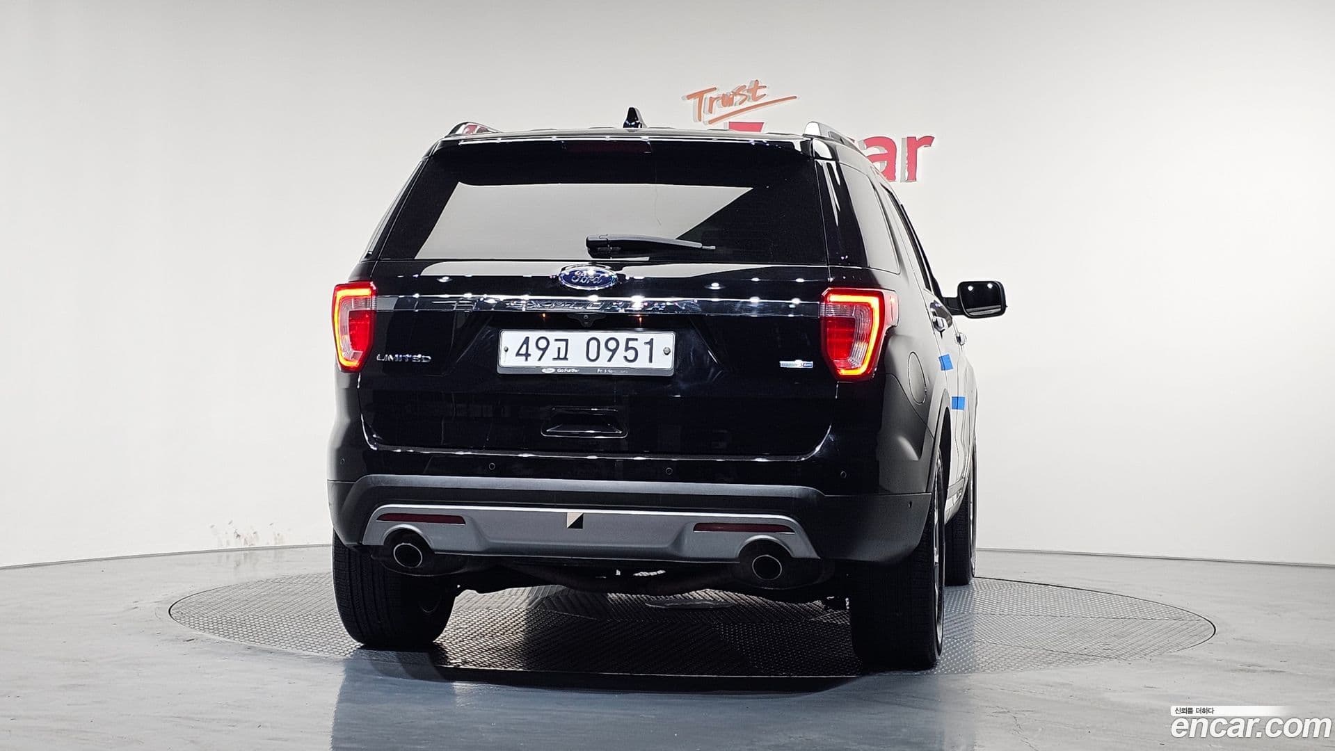 Main__Slider__Photo:Explorer Ford 2016.2-3