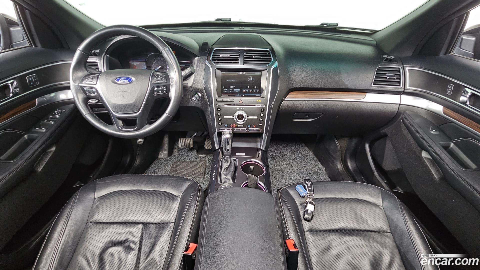 Main__Slider__Photo:Explorer Ford 2016.2-6