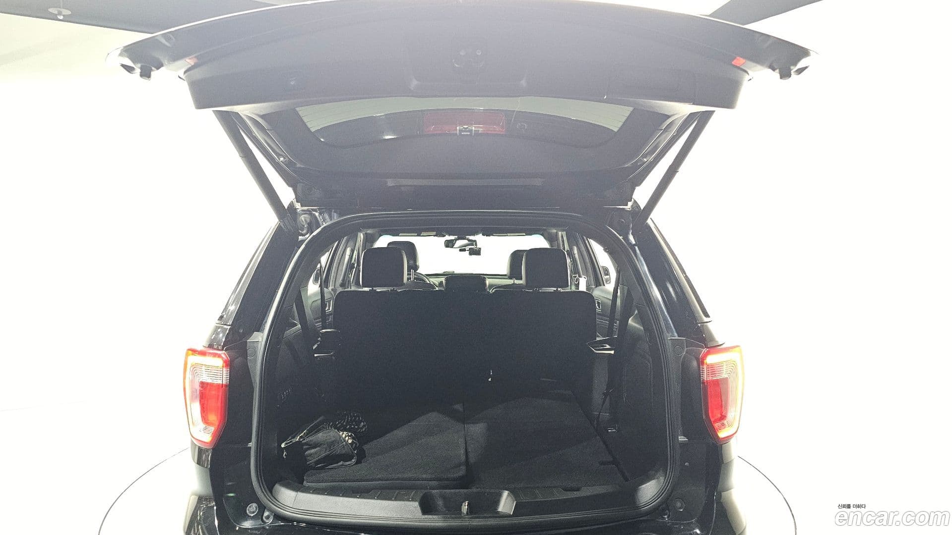 Main__Slider__Photo:Explorer Ford 2016.2-19