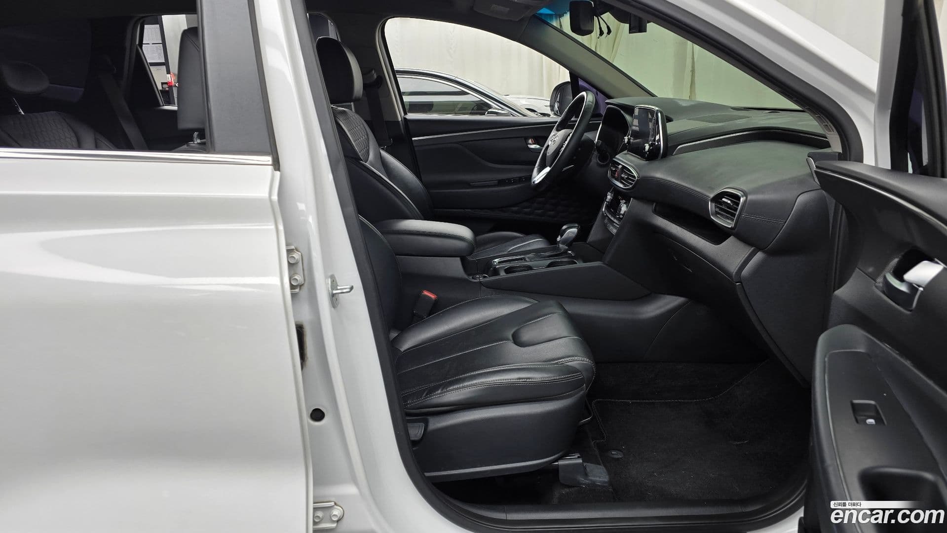 Main__Slider__Photo:Santafe Hyundai 2019.4-10