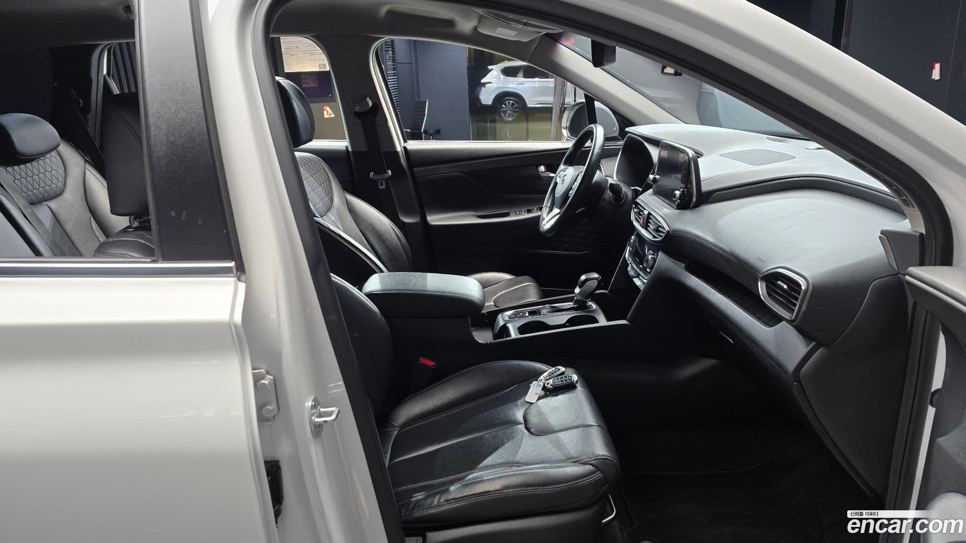 Main__Slider__Photo:Santafe Hyundai 2019.5-10