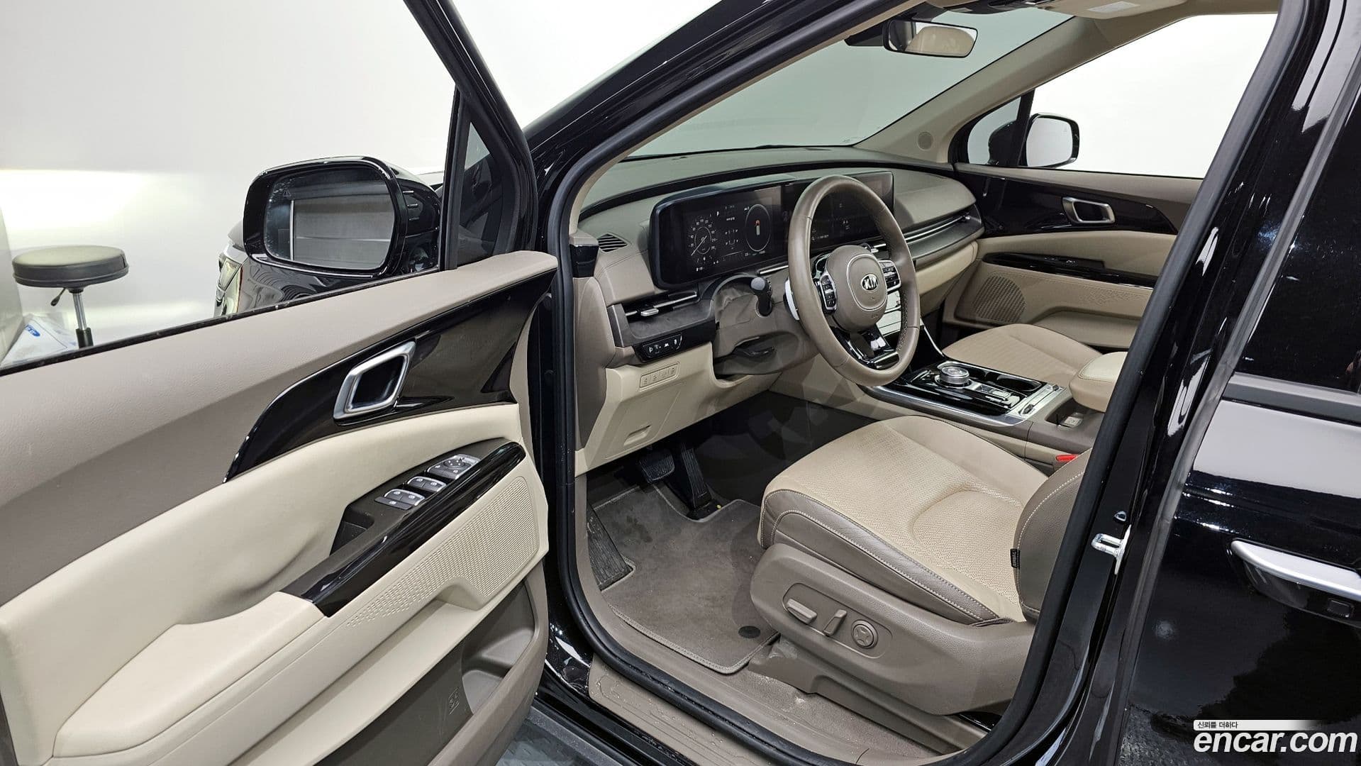 Main__Slider__Photo:Canival Kia 2021.2-9