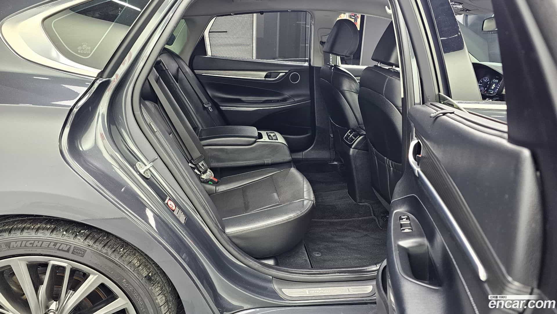 Grandeur Hyundai 2017.6-OPTION-016