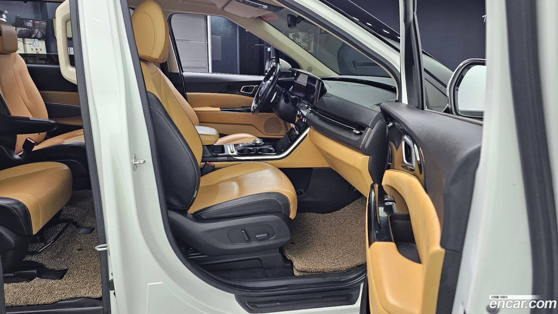 Main__Slider__Photo:Canival Kia 2021.0-10