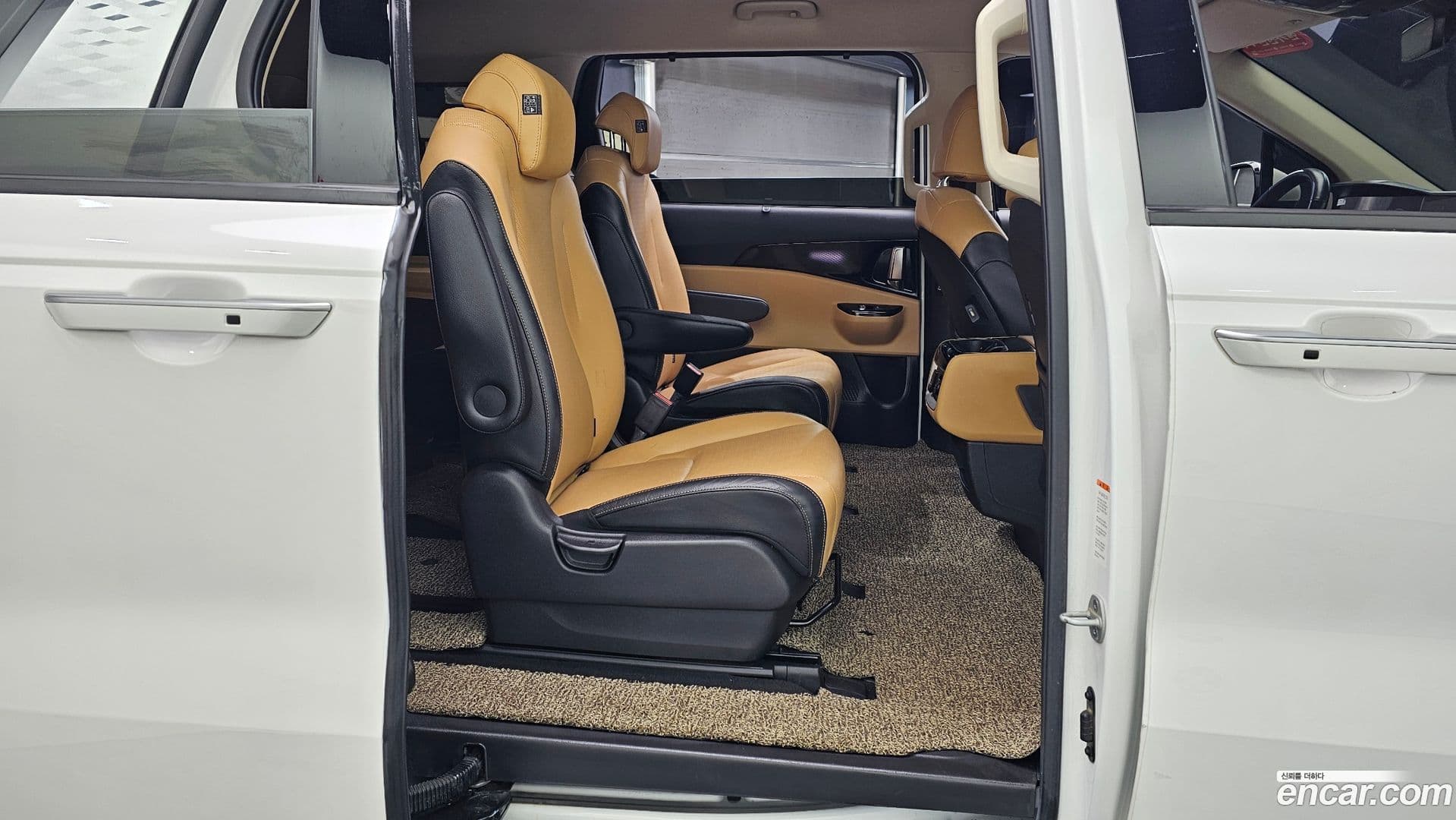 Main__Slider__Photo:Canival Kia 2021.0-11