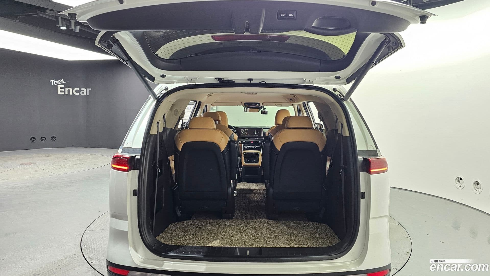 Main__Slider__Photo:Canival Kia 2021.0-19