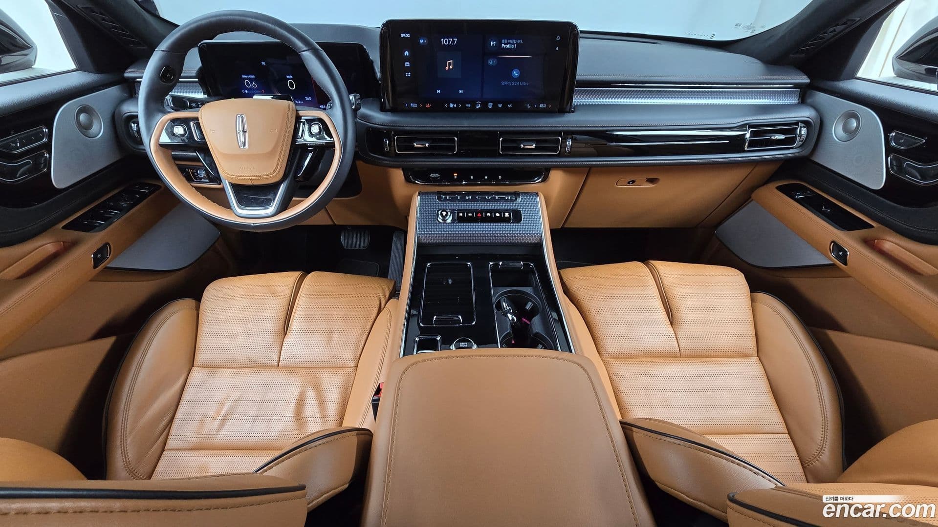 Main__Slider__Photo:Aviator Lincoln 2024.9-6